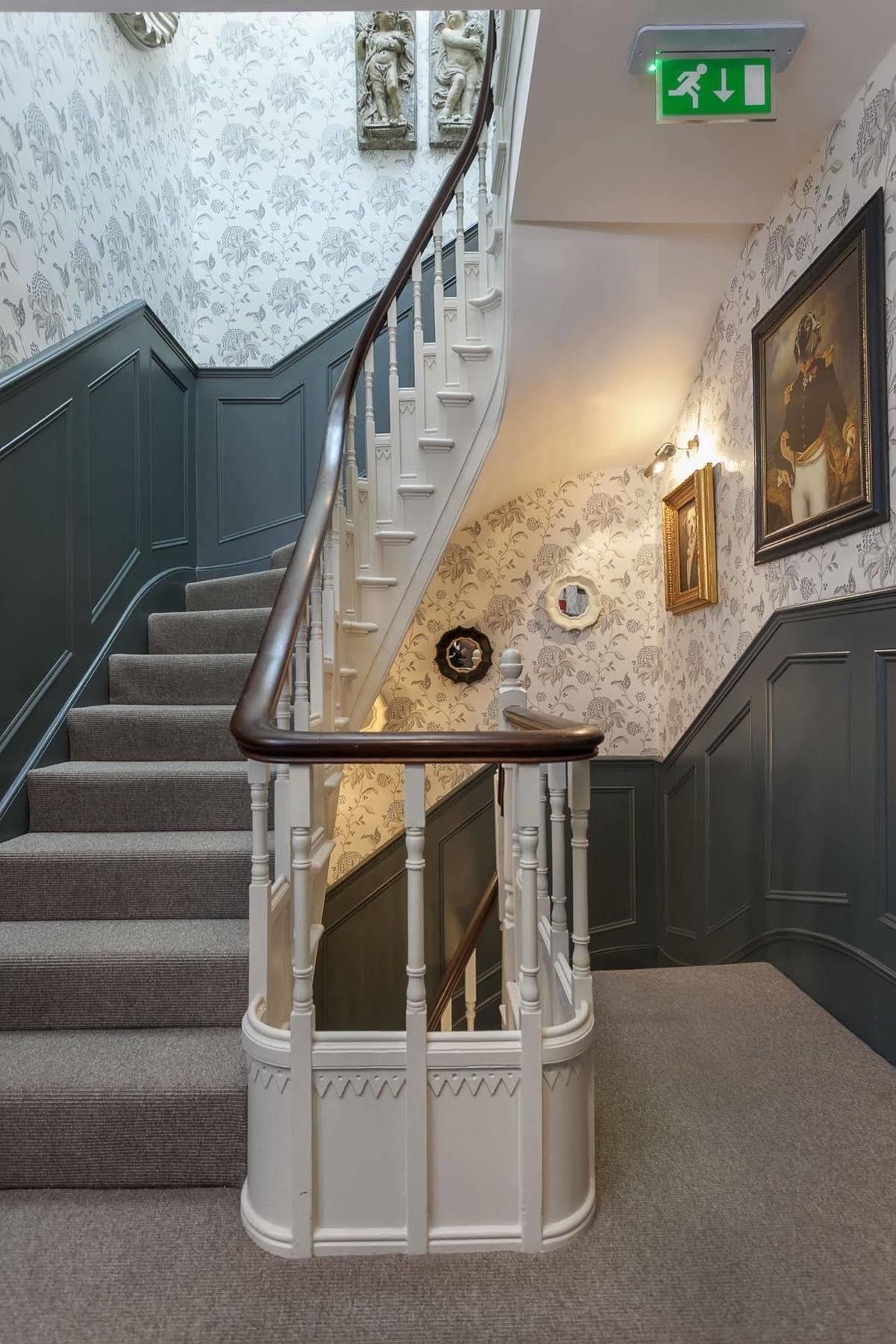 Hotell The Clerk & Well Pub And