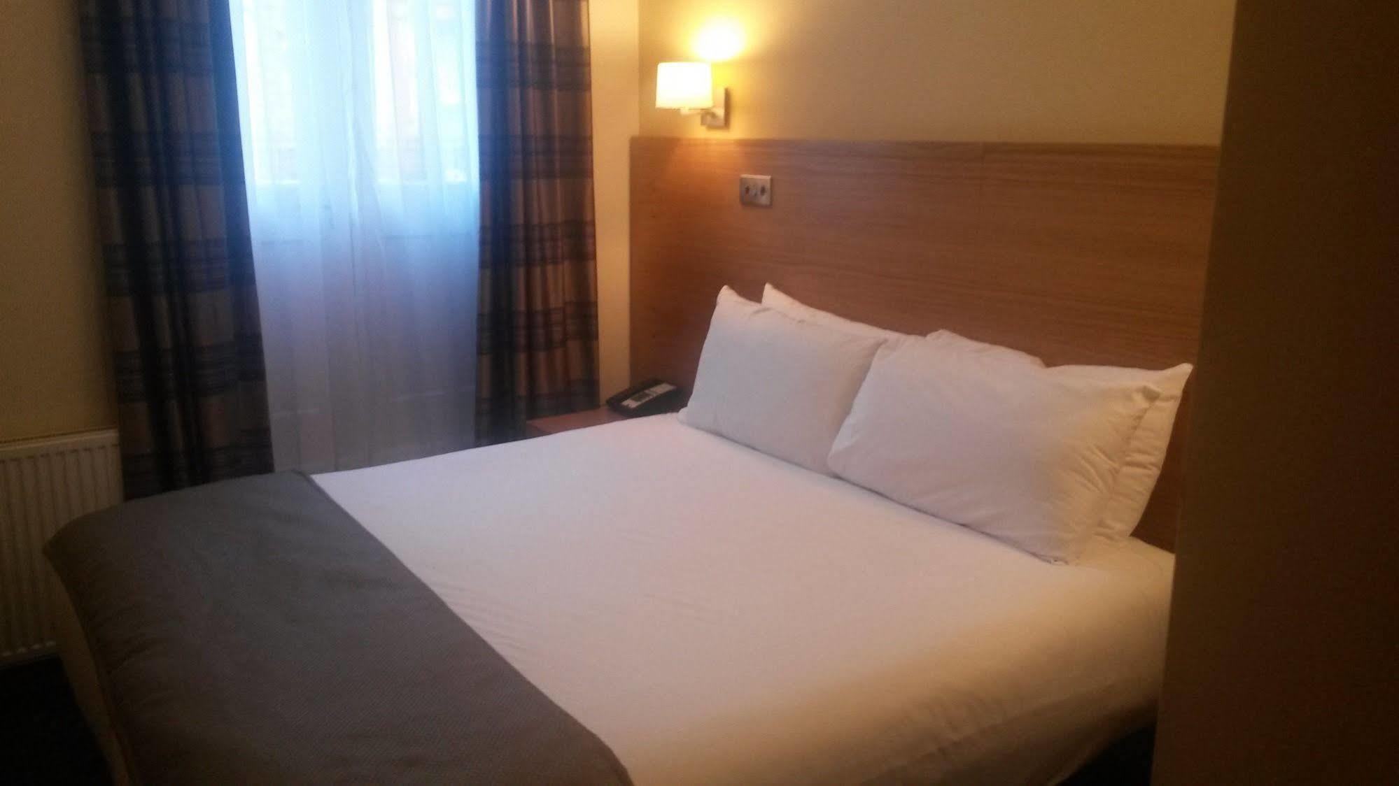 Regency Parkside Hotell