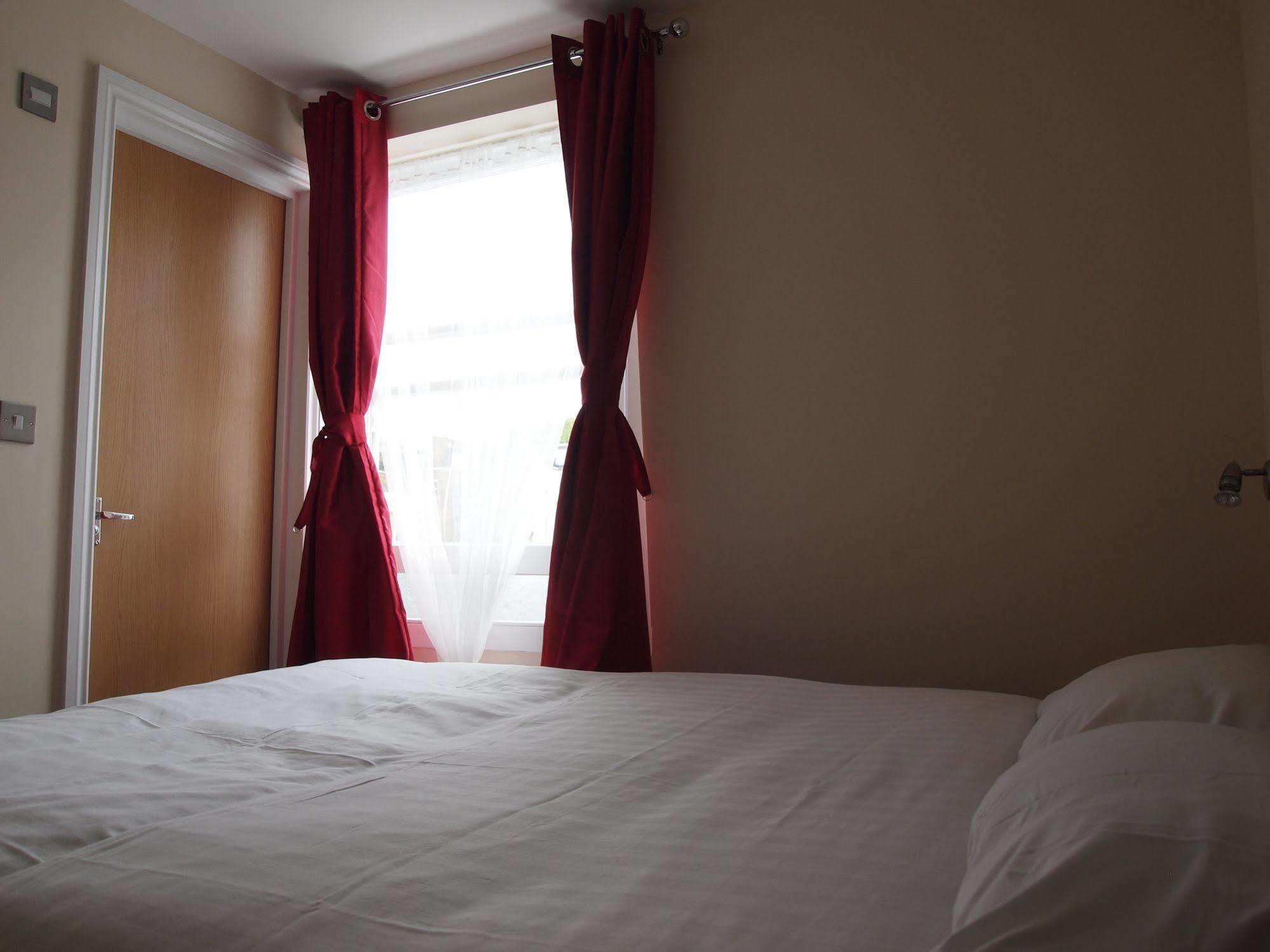 Earls Court Garden 2*