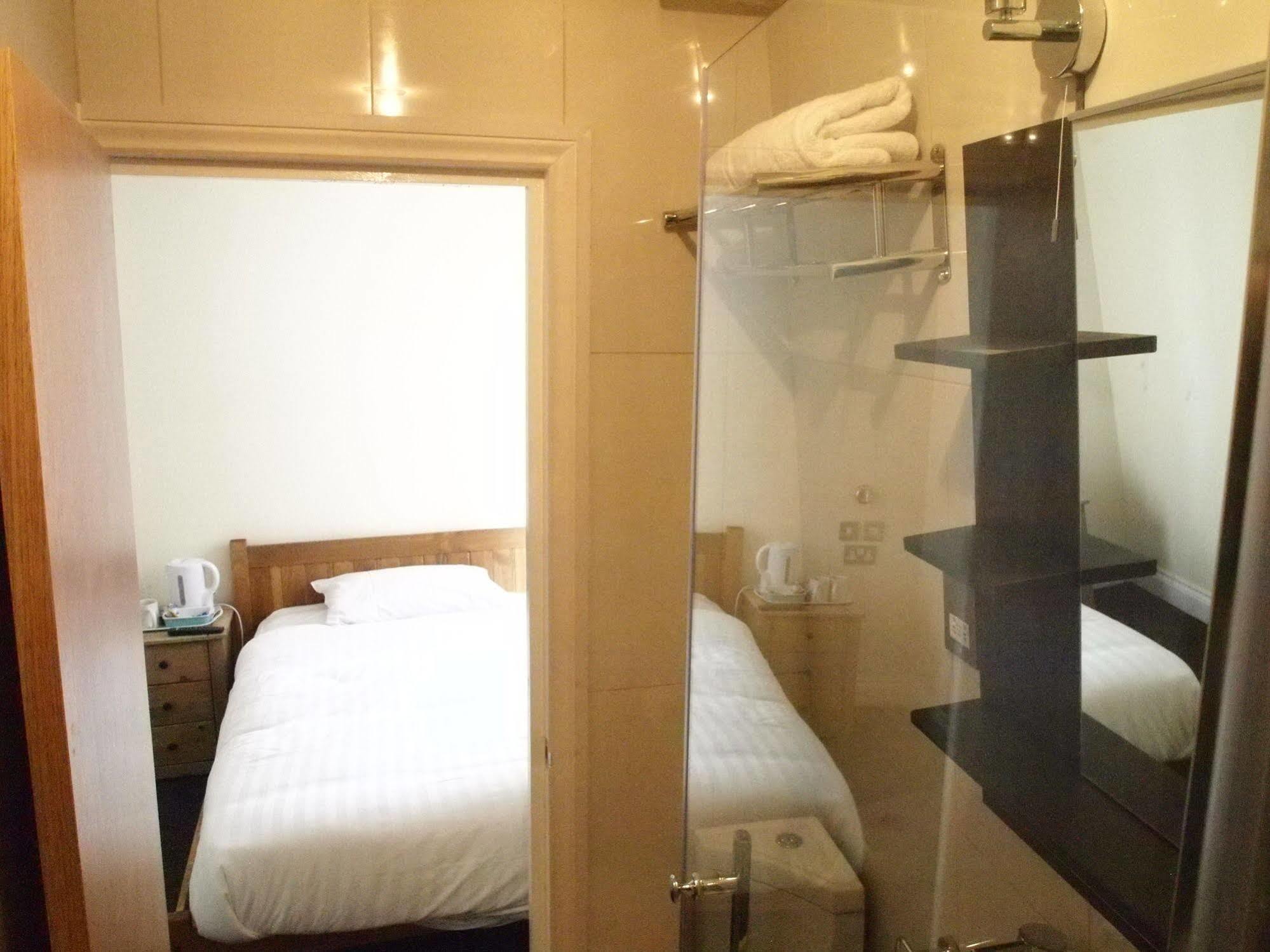 Earls Court Garden 2*