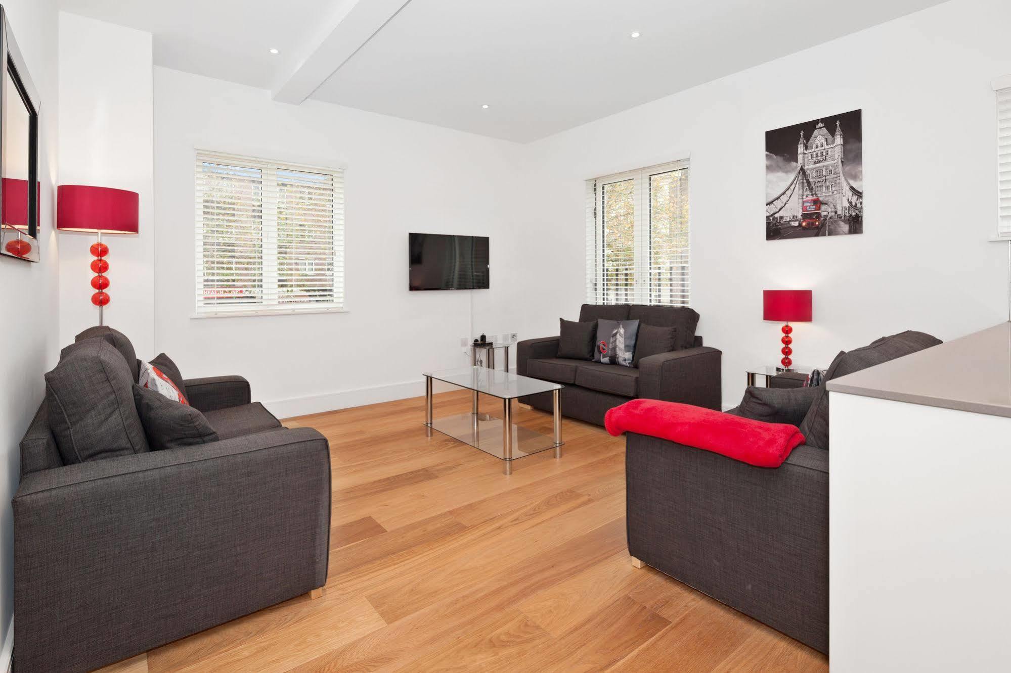 Access West Kensington Apartment *