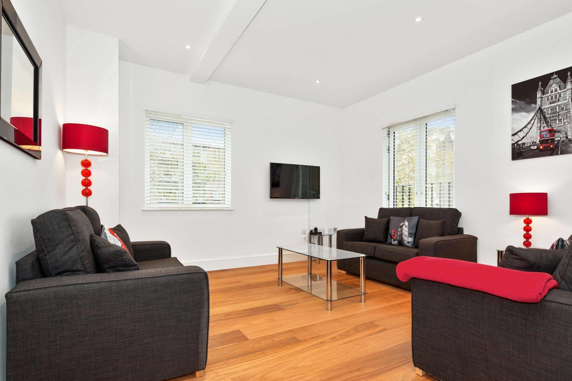 Apartment Access West Kensington *
