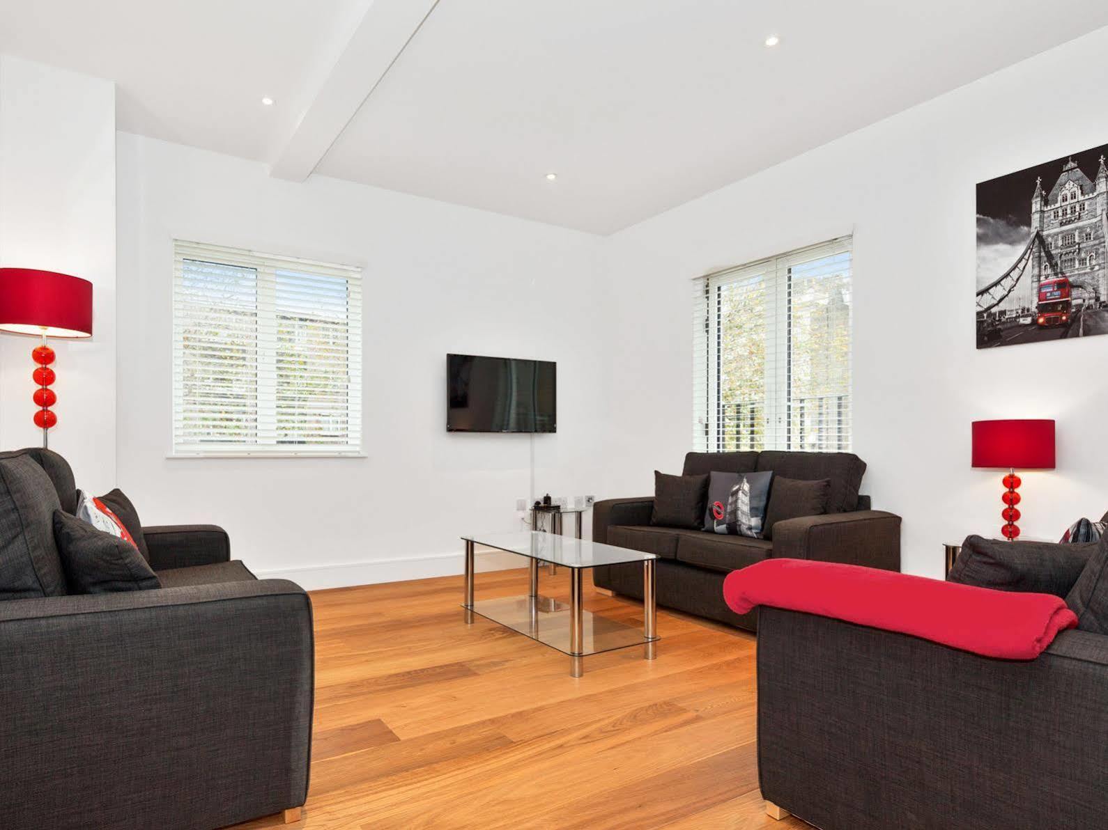 Access West Kensington Apartment *