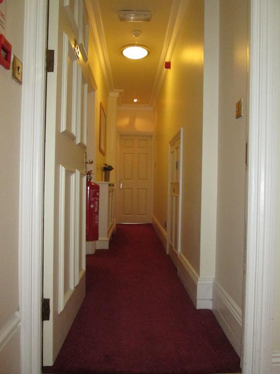 The Brompton Hotell 2*