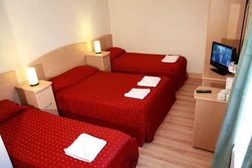 Elmwood Hotell 2*
