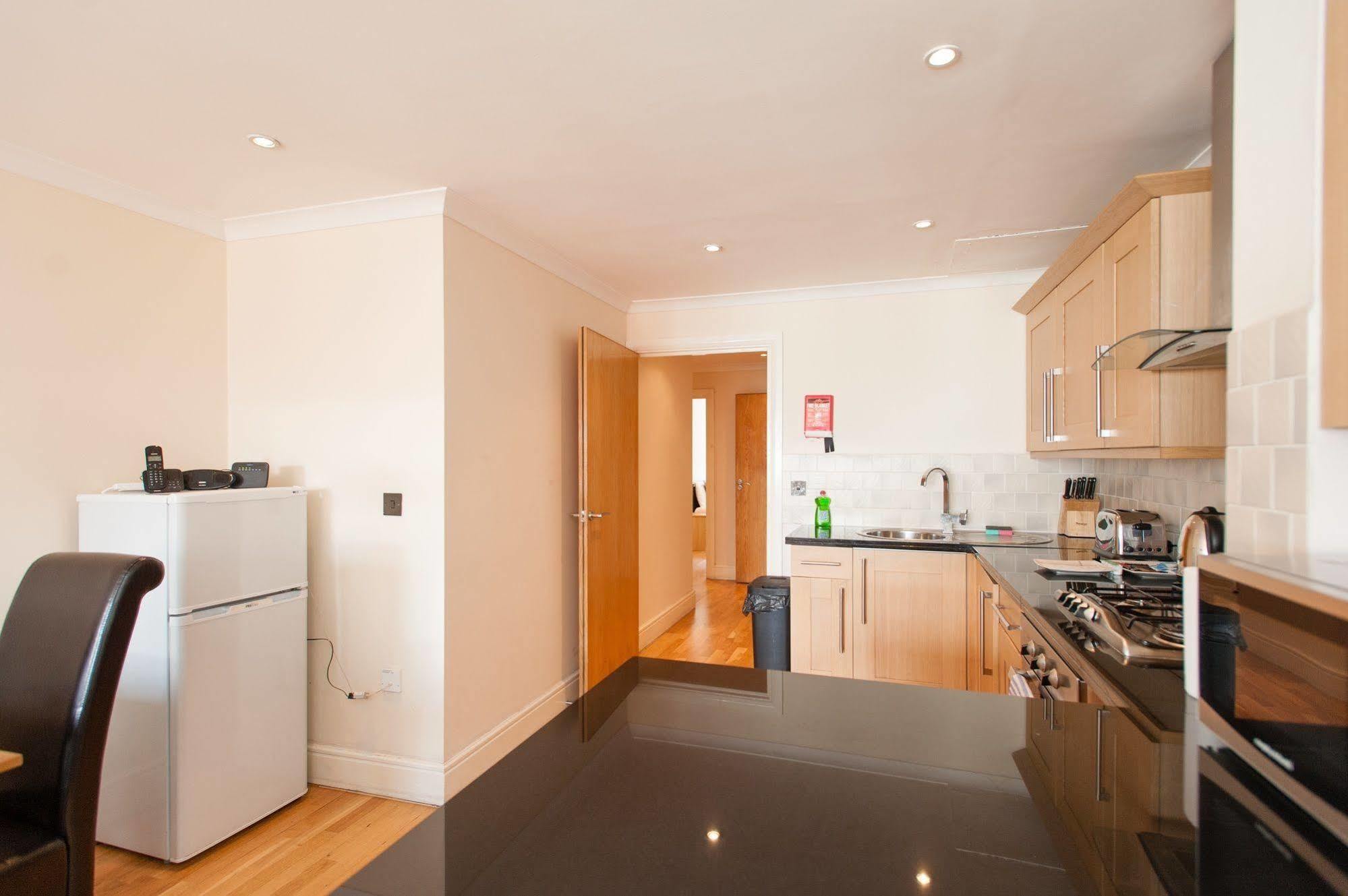 Serviced Apartment *