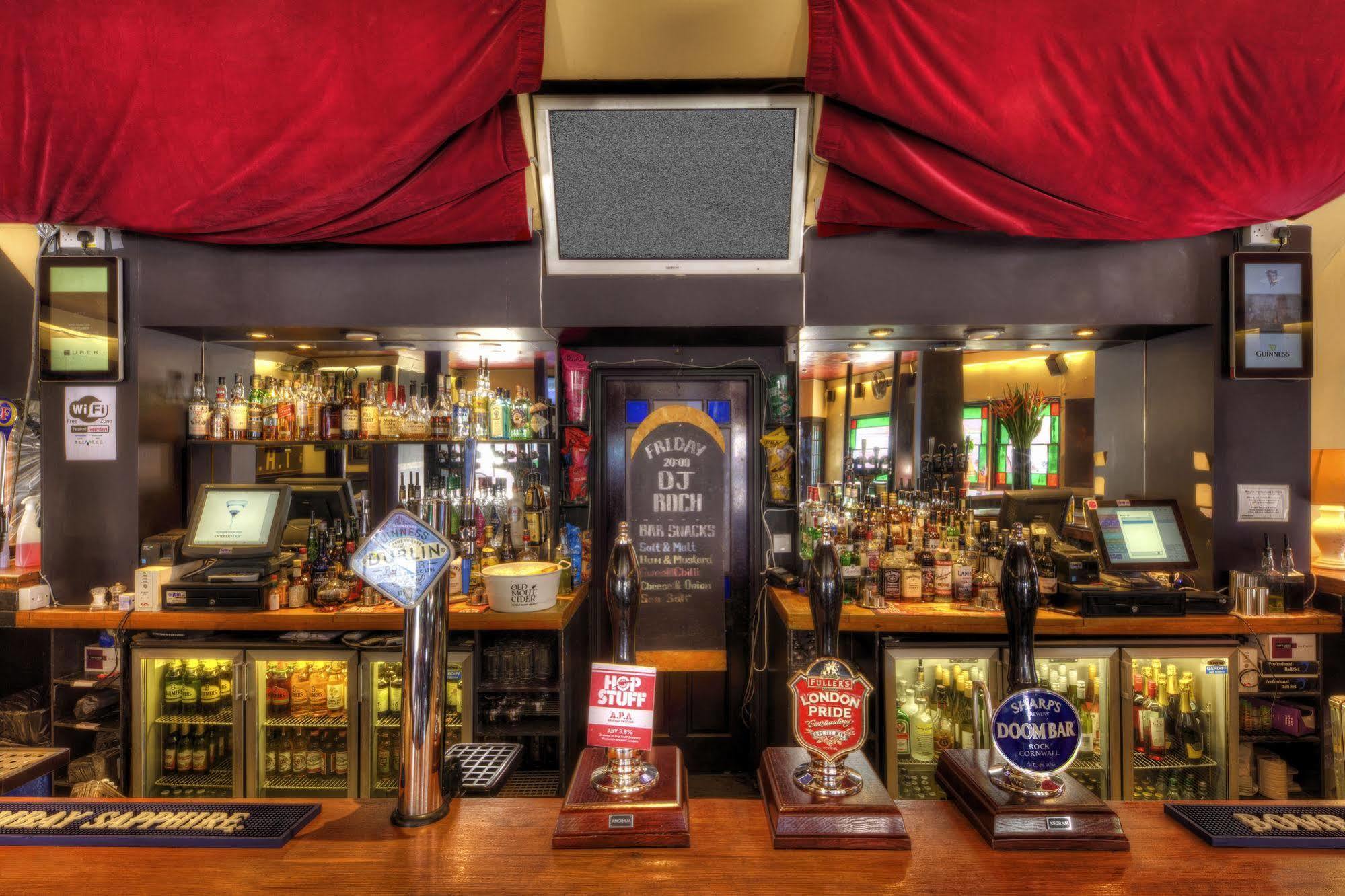 Arsenal Tavern Hostel *