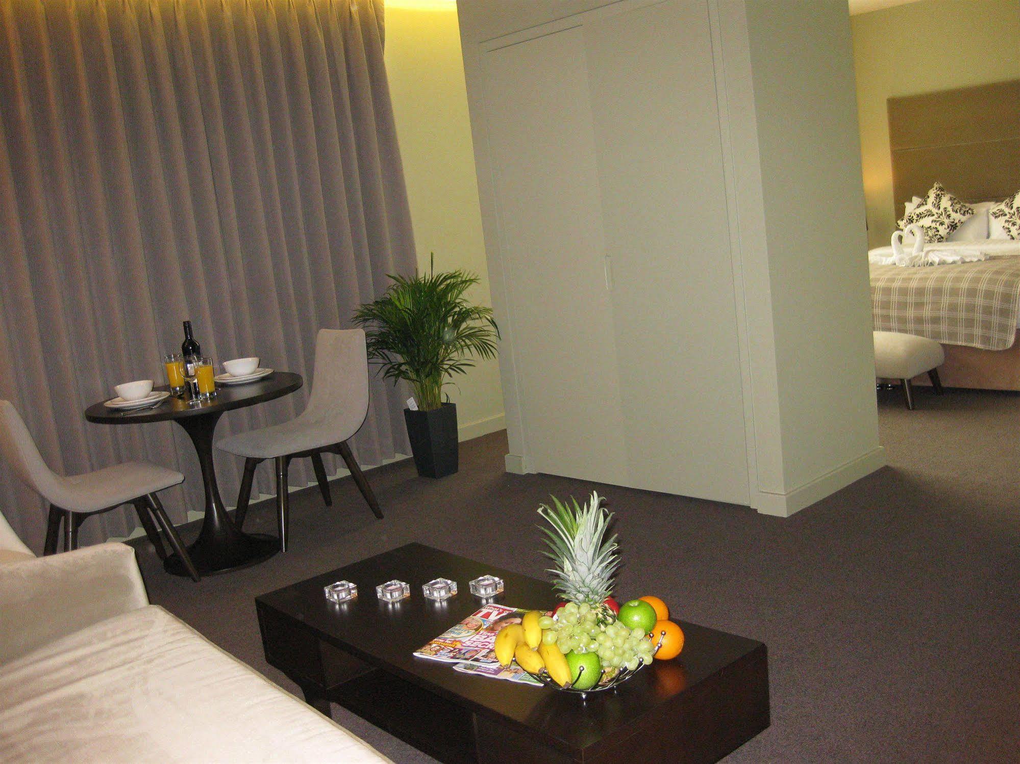 Axiom Park Aparthotel