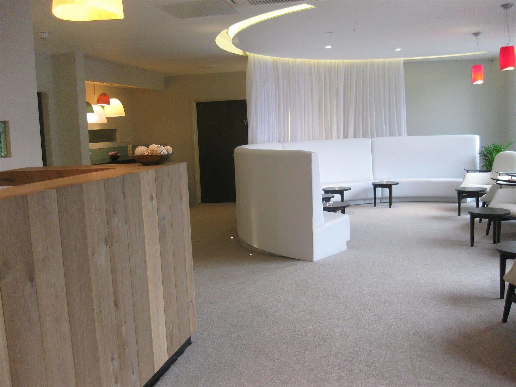 Axiom Park Aparthotel 4*