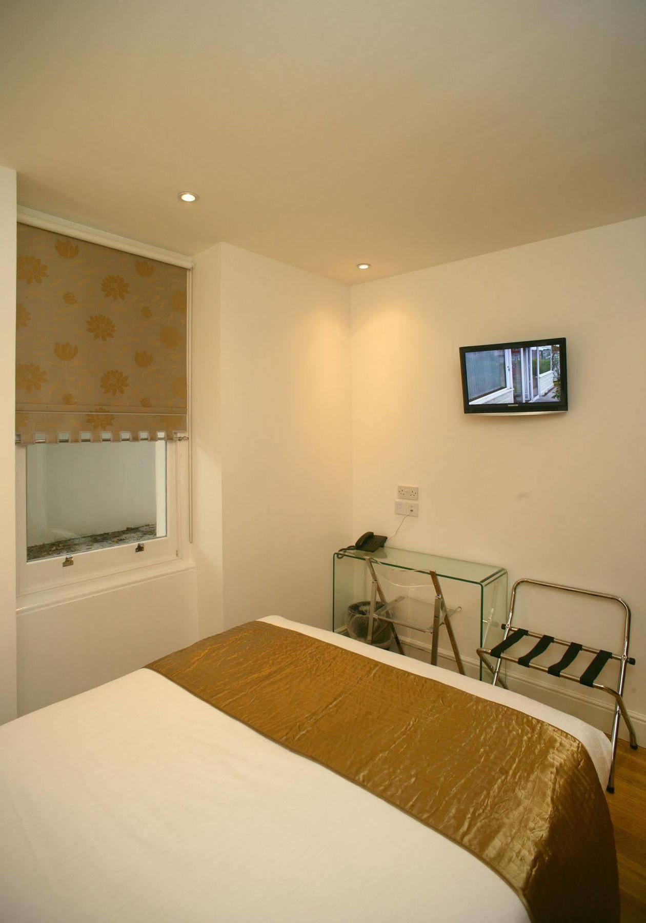 The Kensington Apartment *