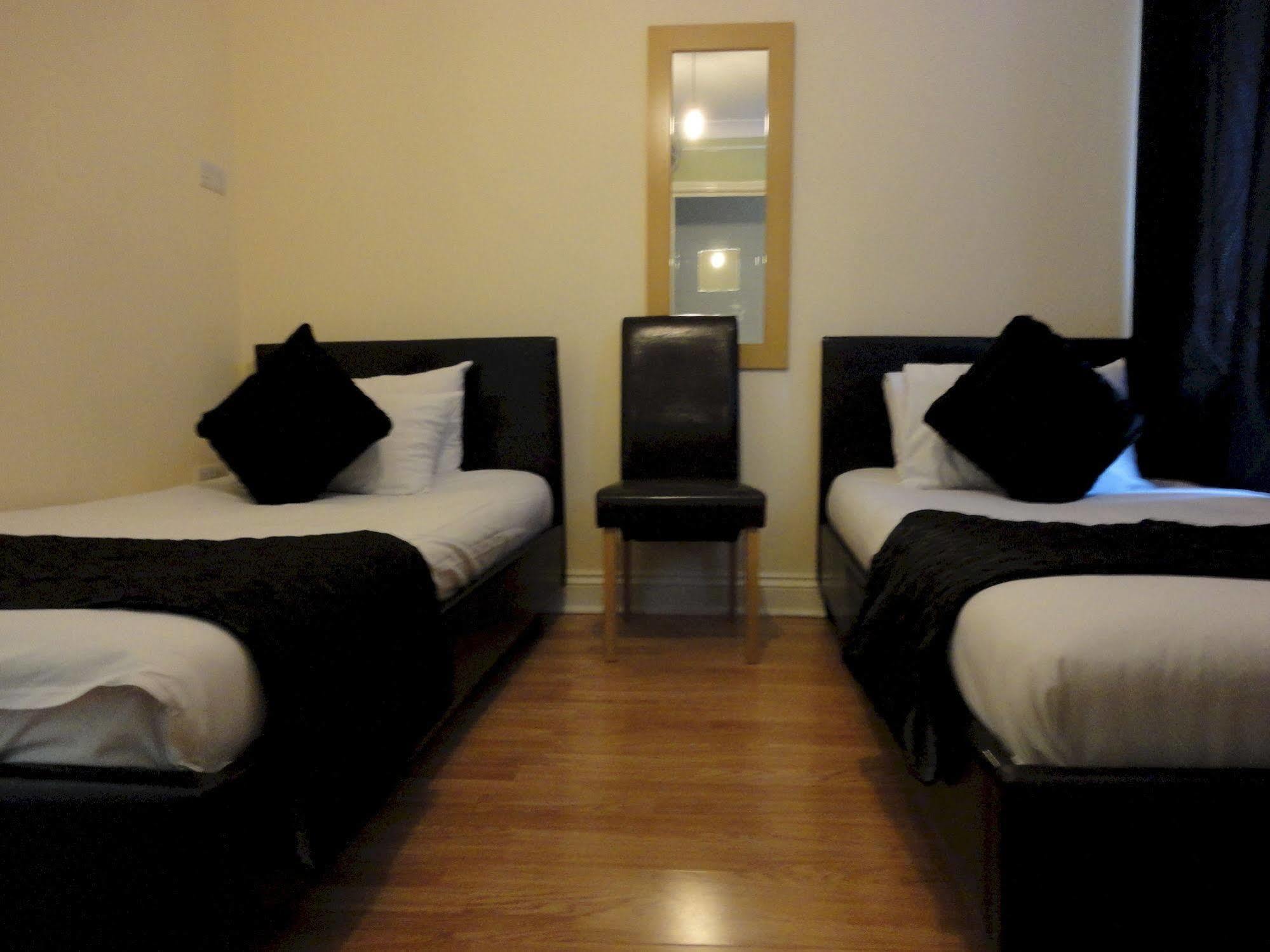 View - Road Market Hotel London