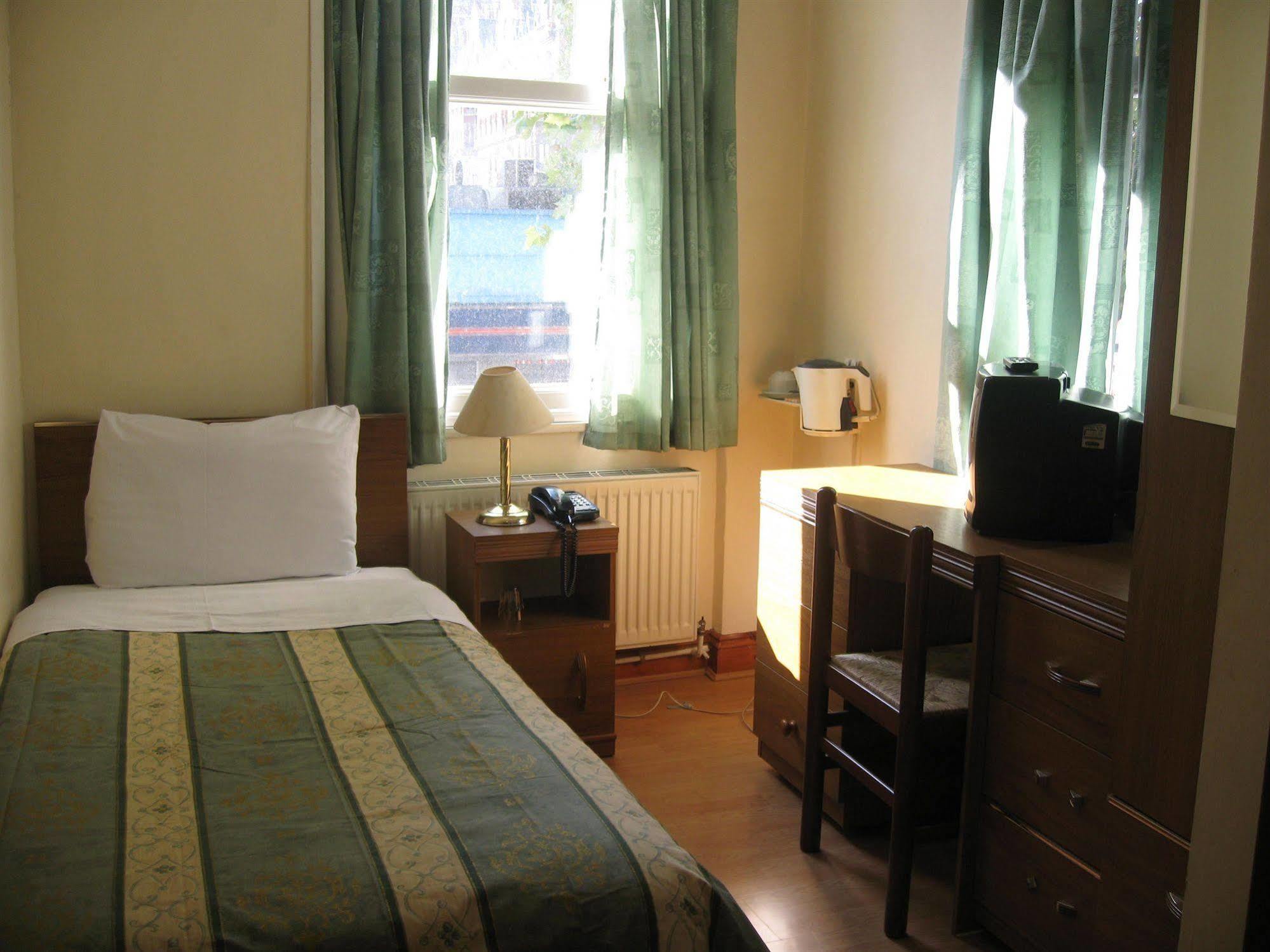 Carlton Guest house 2*