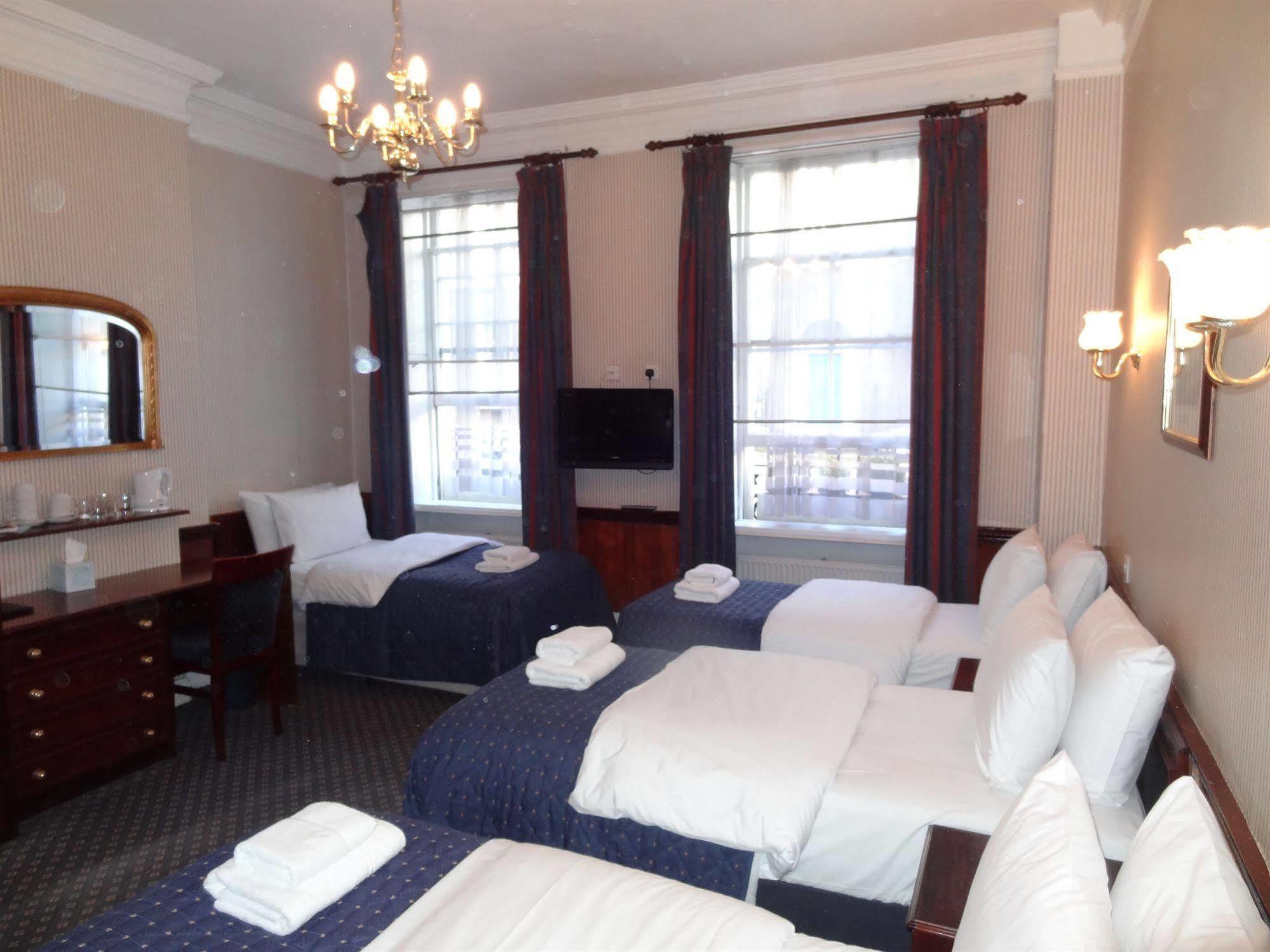 Regency House 3*