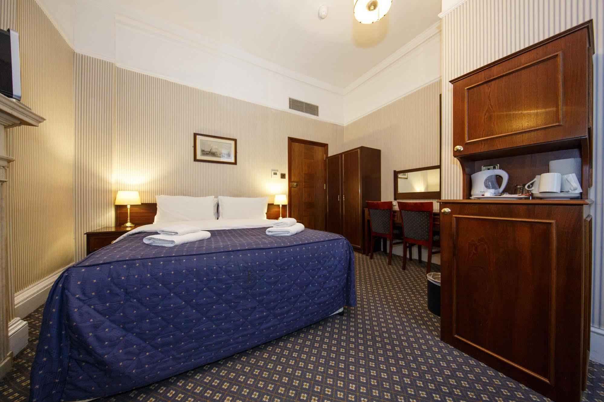 Regency House 3*