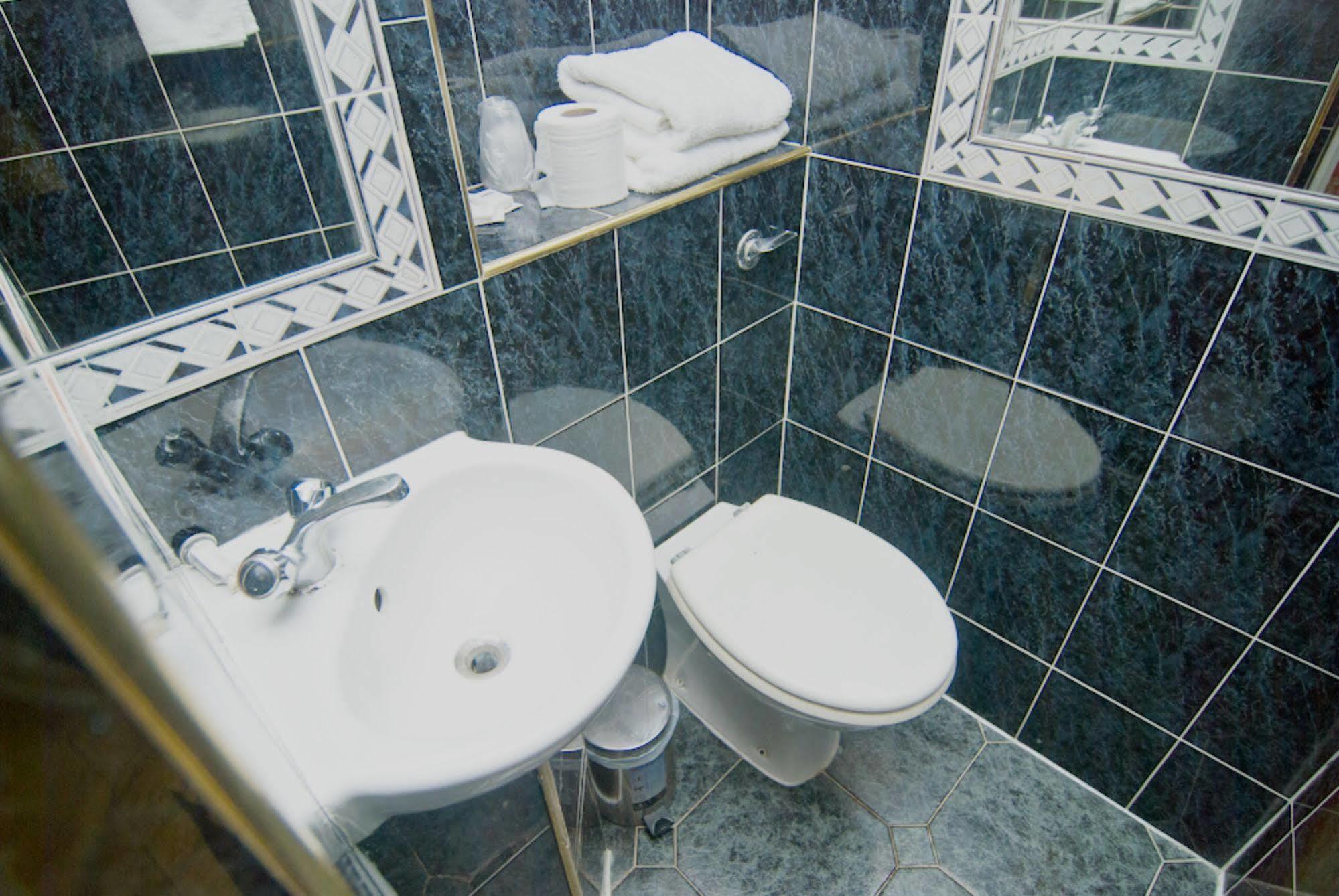 Maranton House Kensington Hotel 3*