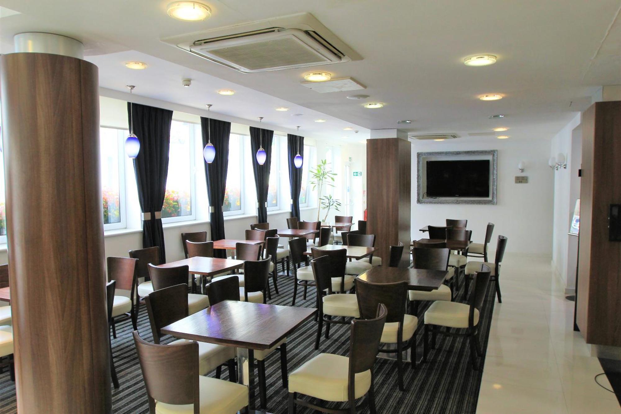 Hotell Ambassadors London