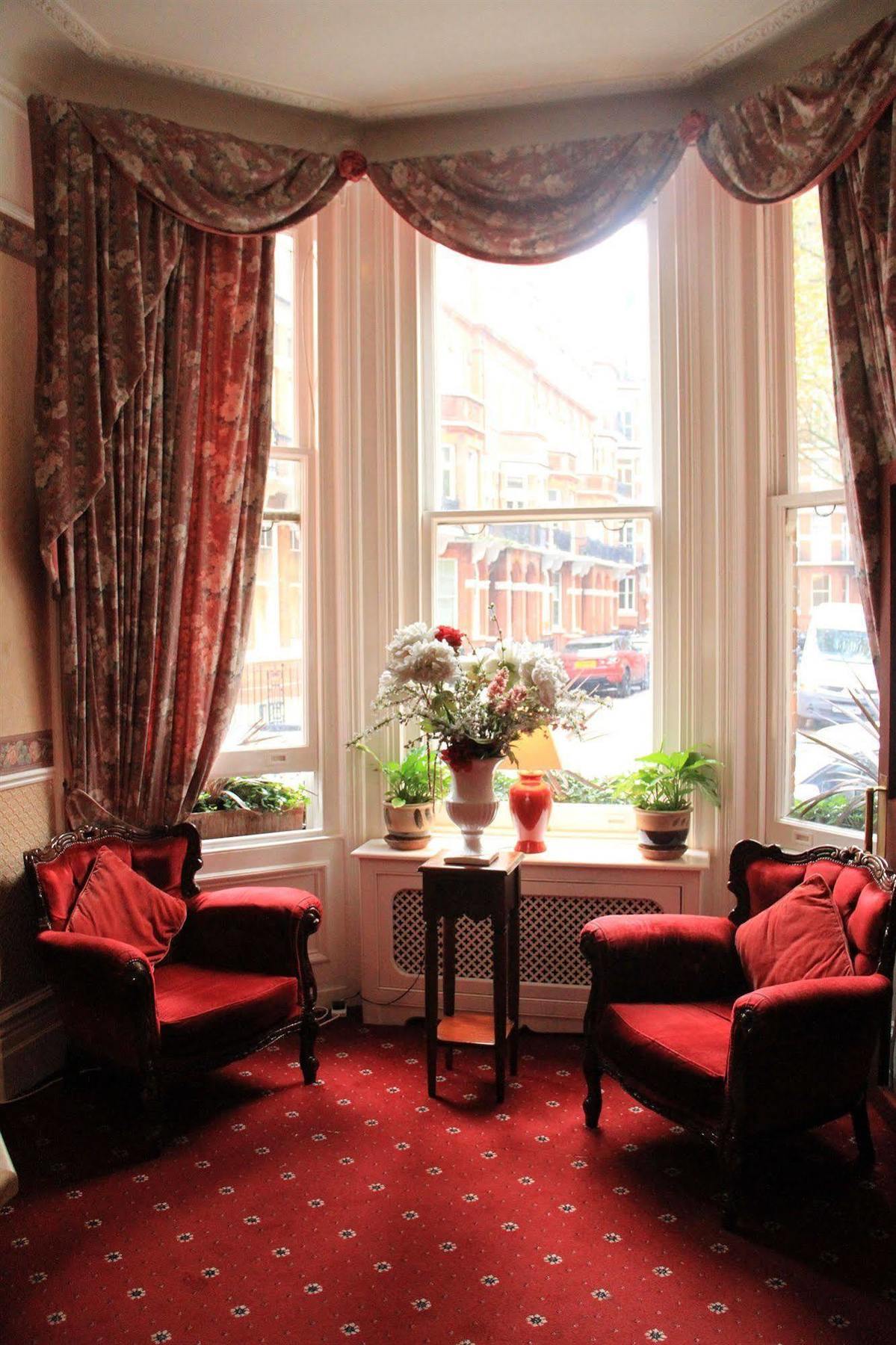 Maranton House Kensington Hotel 3*