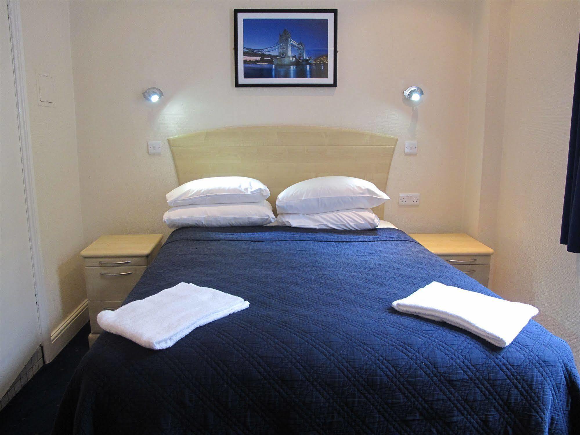Alhambra Hotel 2*