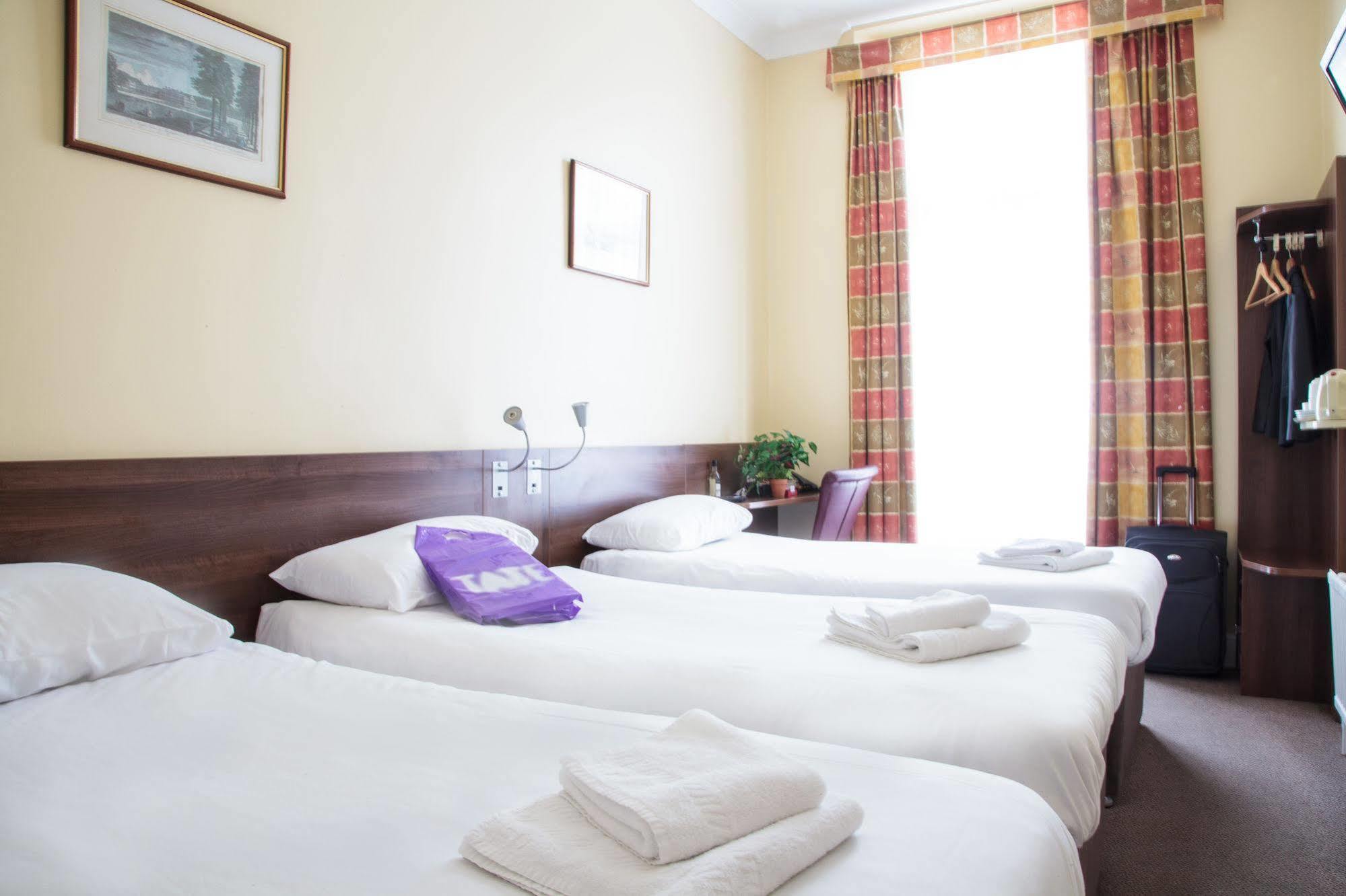 Hotel Victoria London