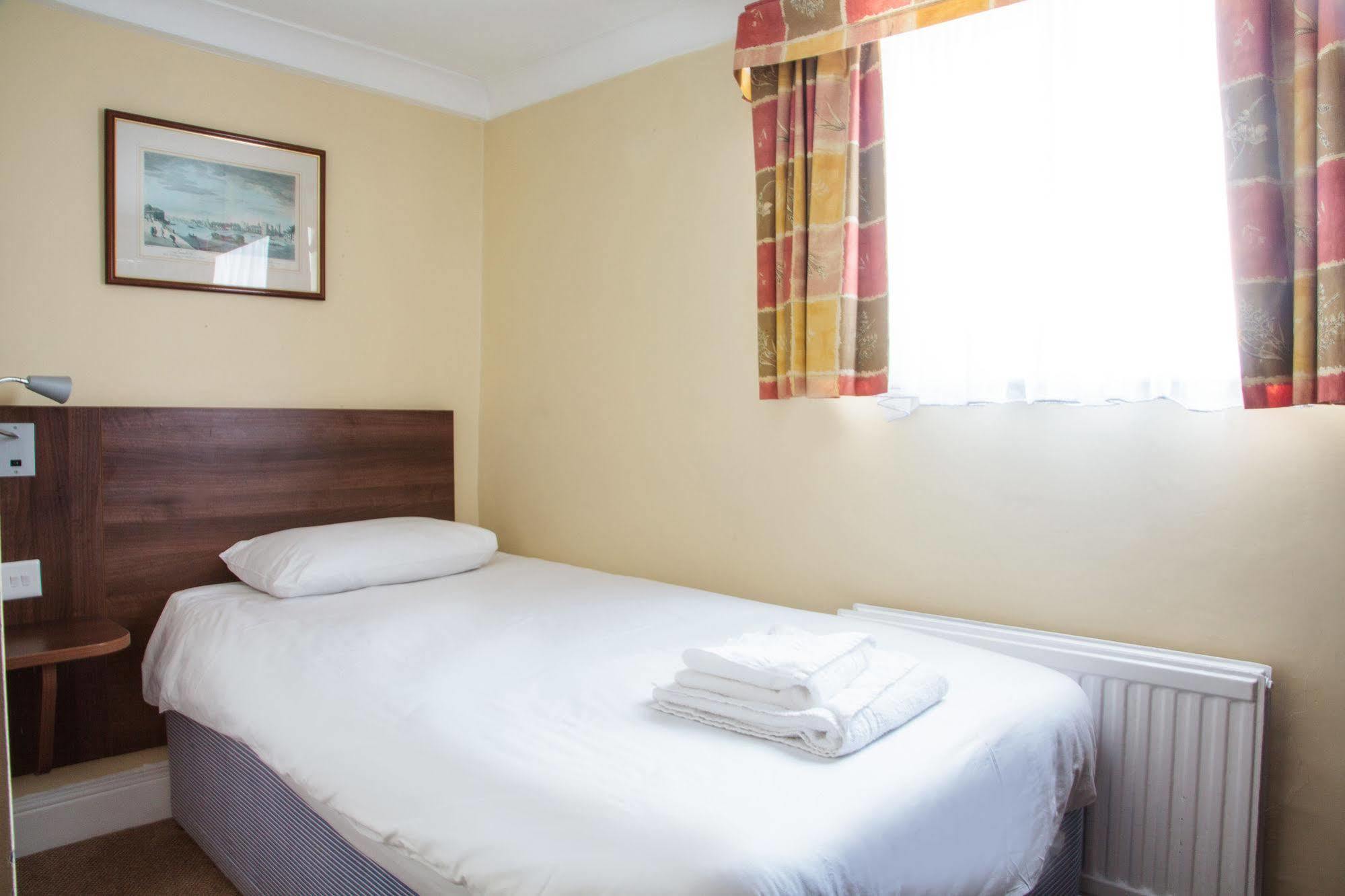 Victoria Hotel London
