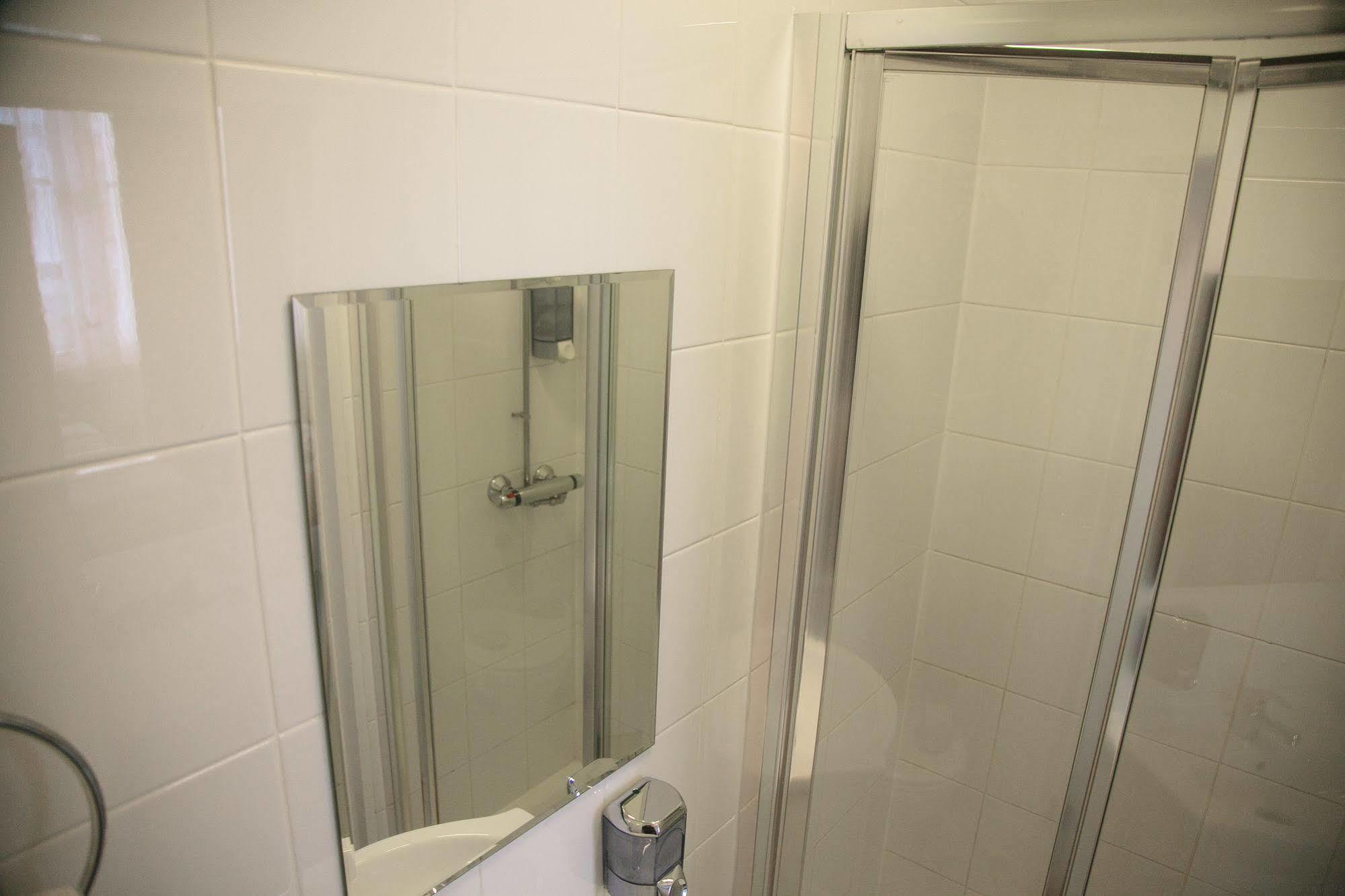 Victoria Hotel 3*