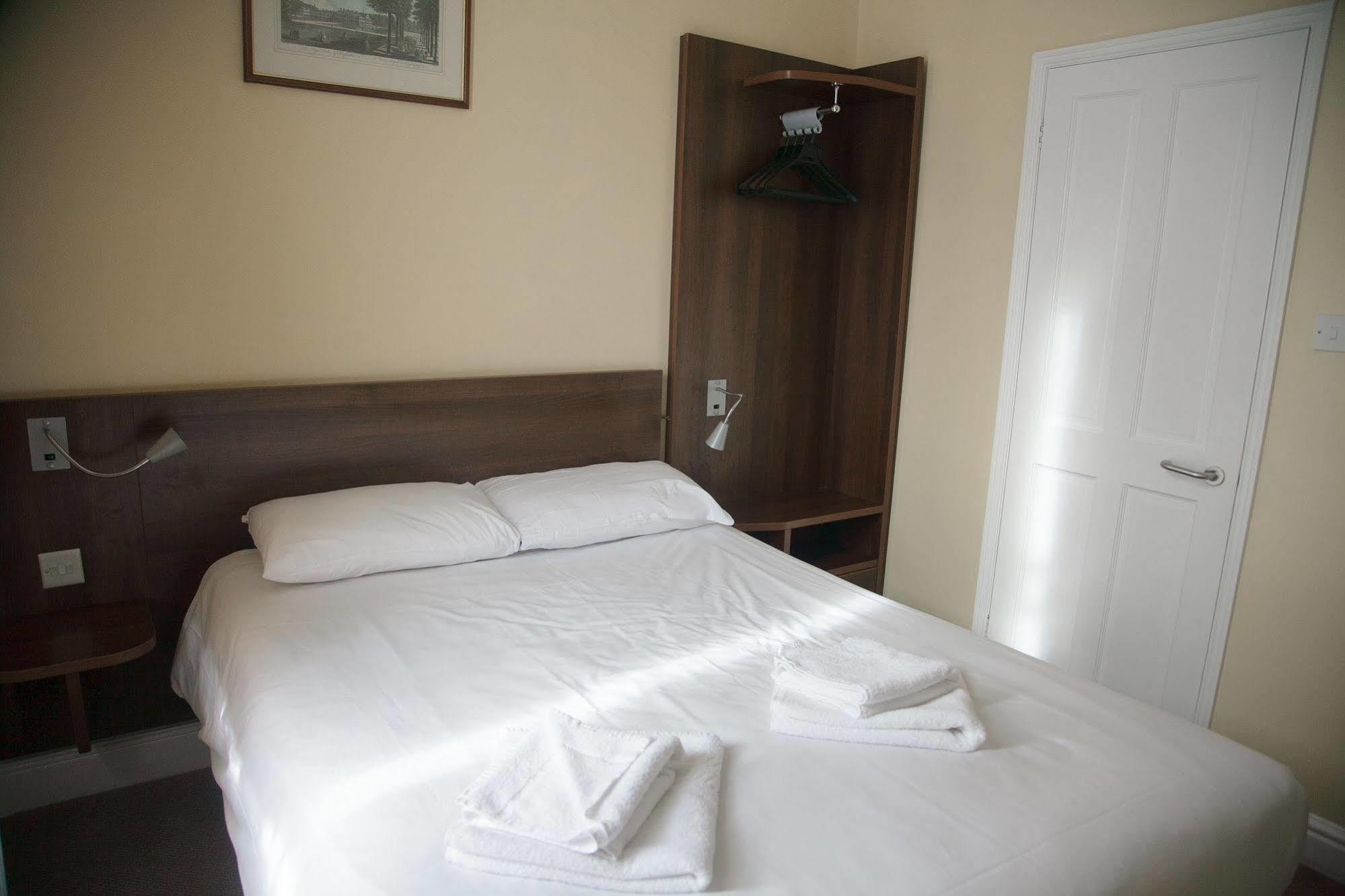 Victoria 3* London