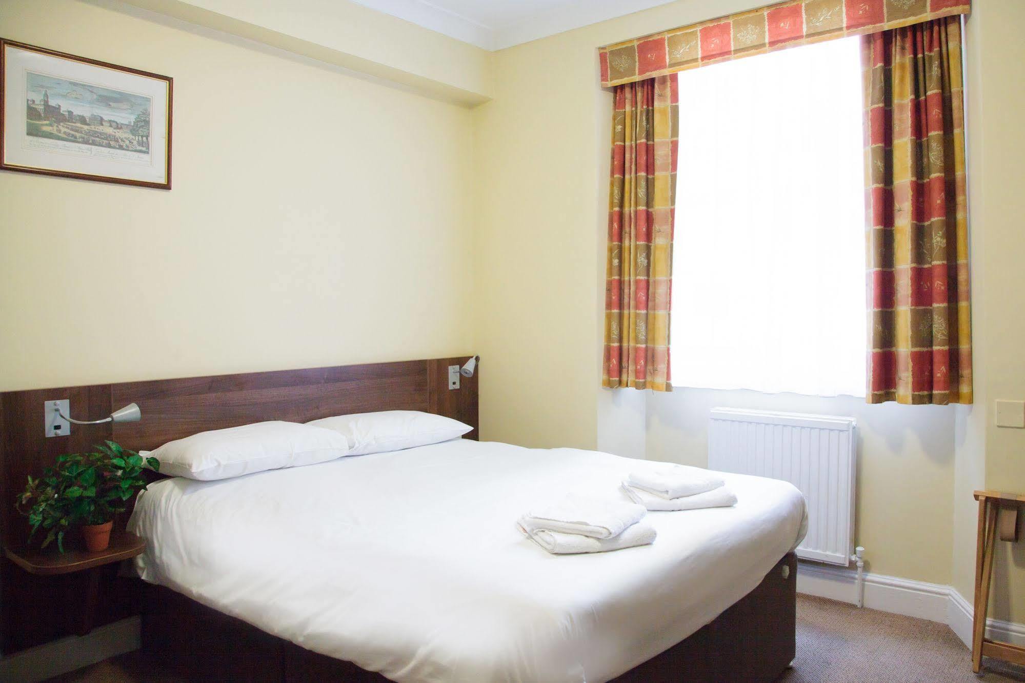 Victoria Hotel 3*