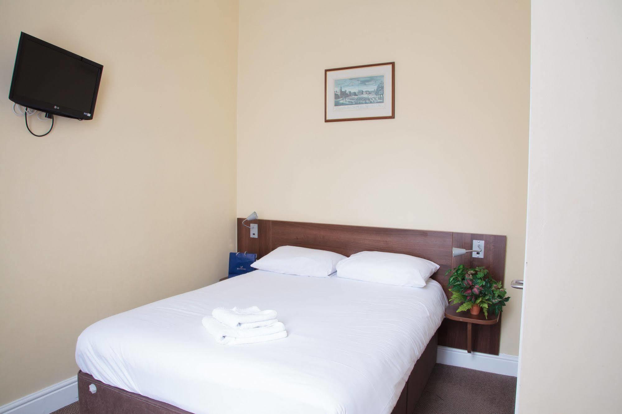 Hotel Victoria London