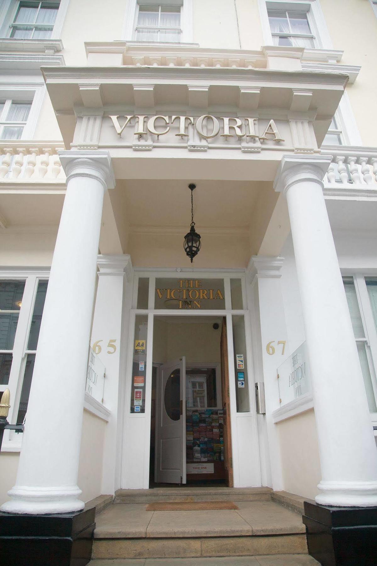 Victoria 3*