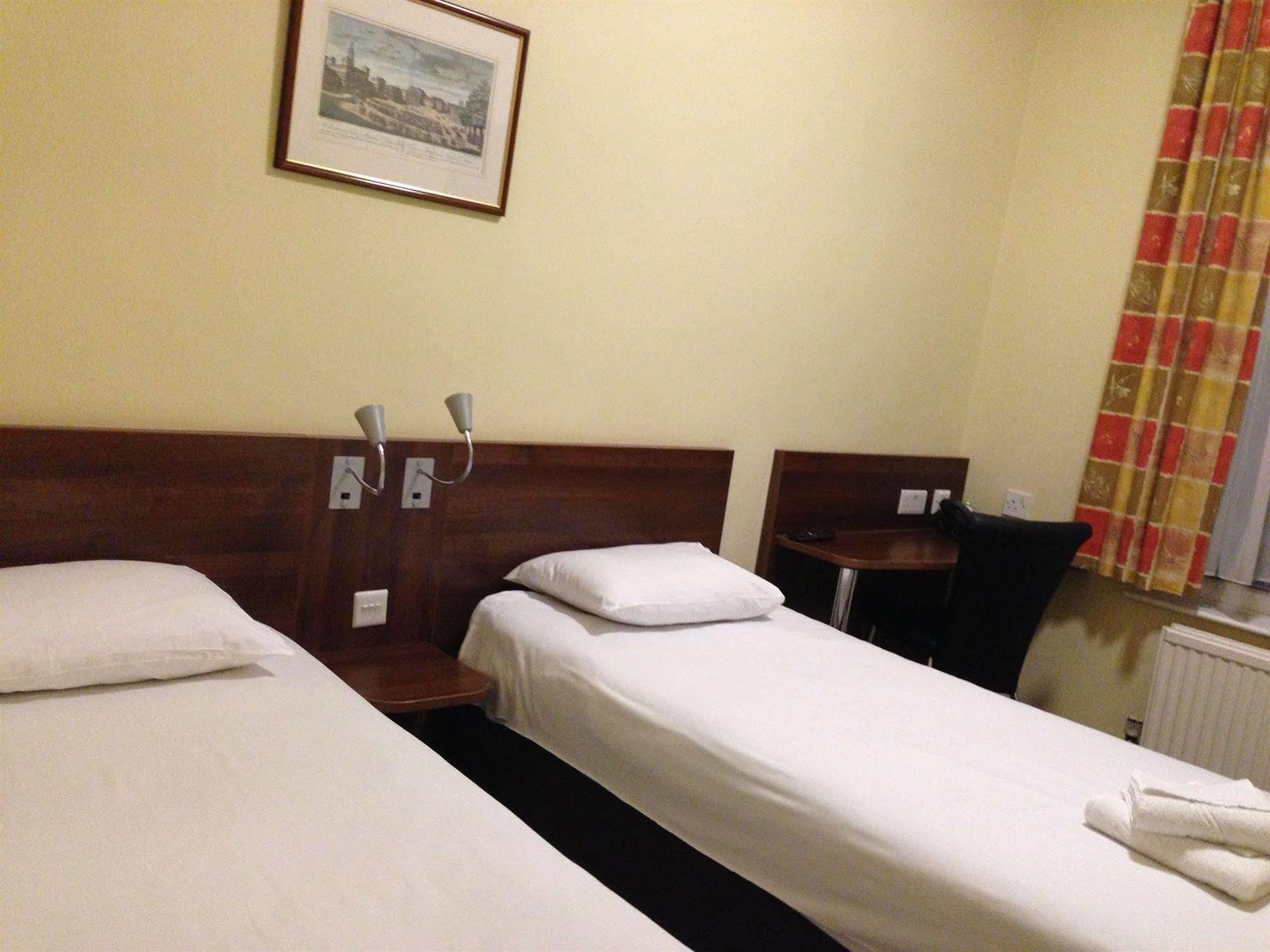 Hotel Victoria London