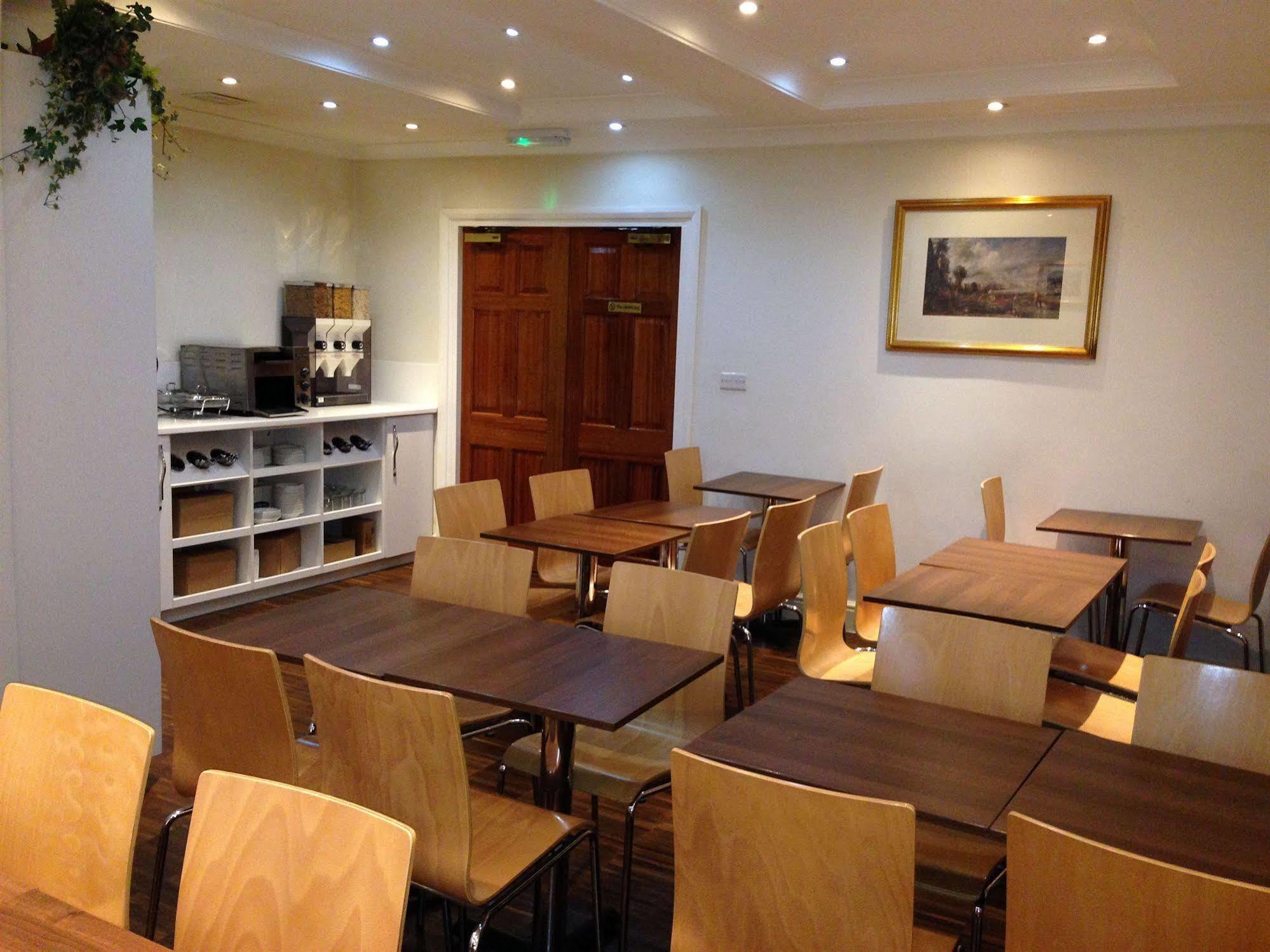 Victoria Hotel 3*