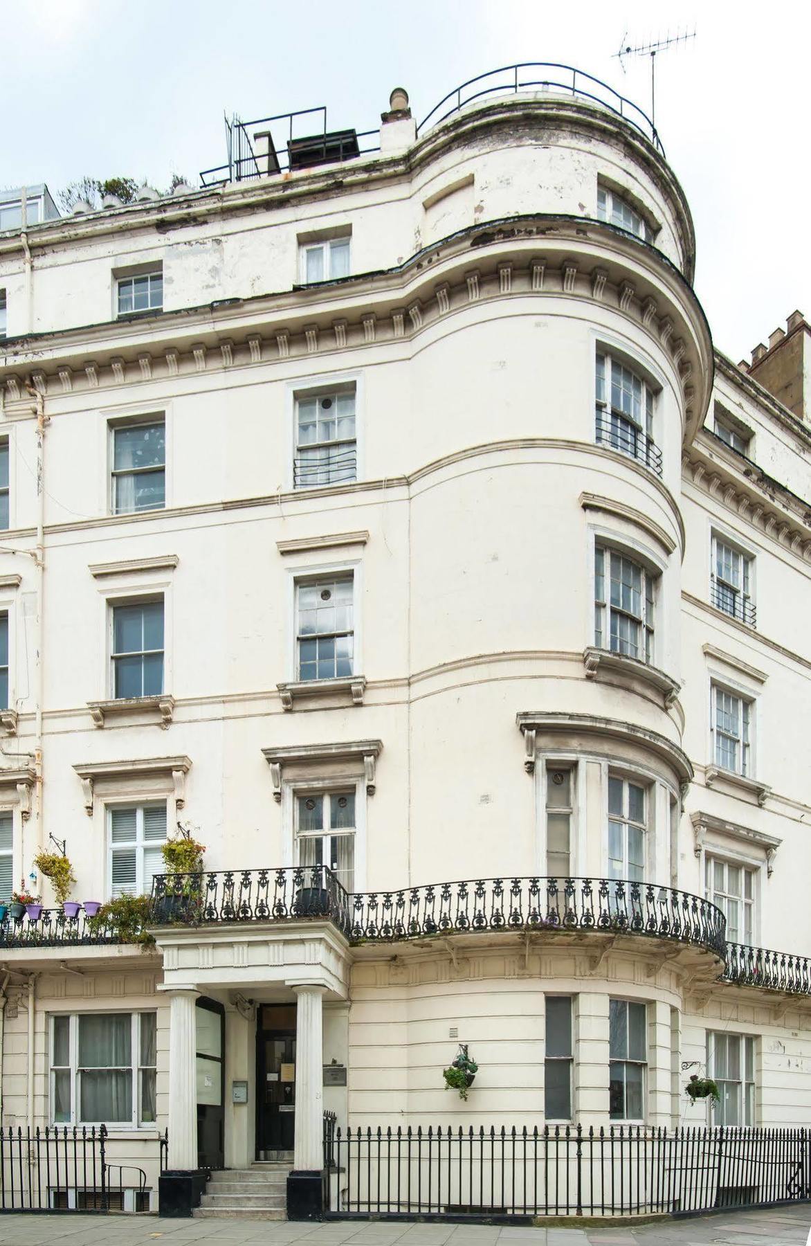 The Crescent Hyde Park Hotel
