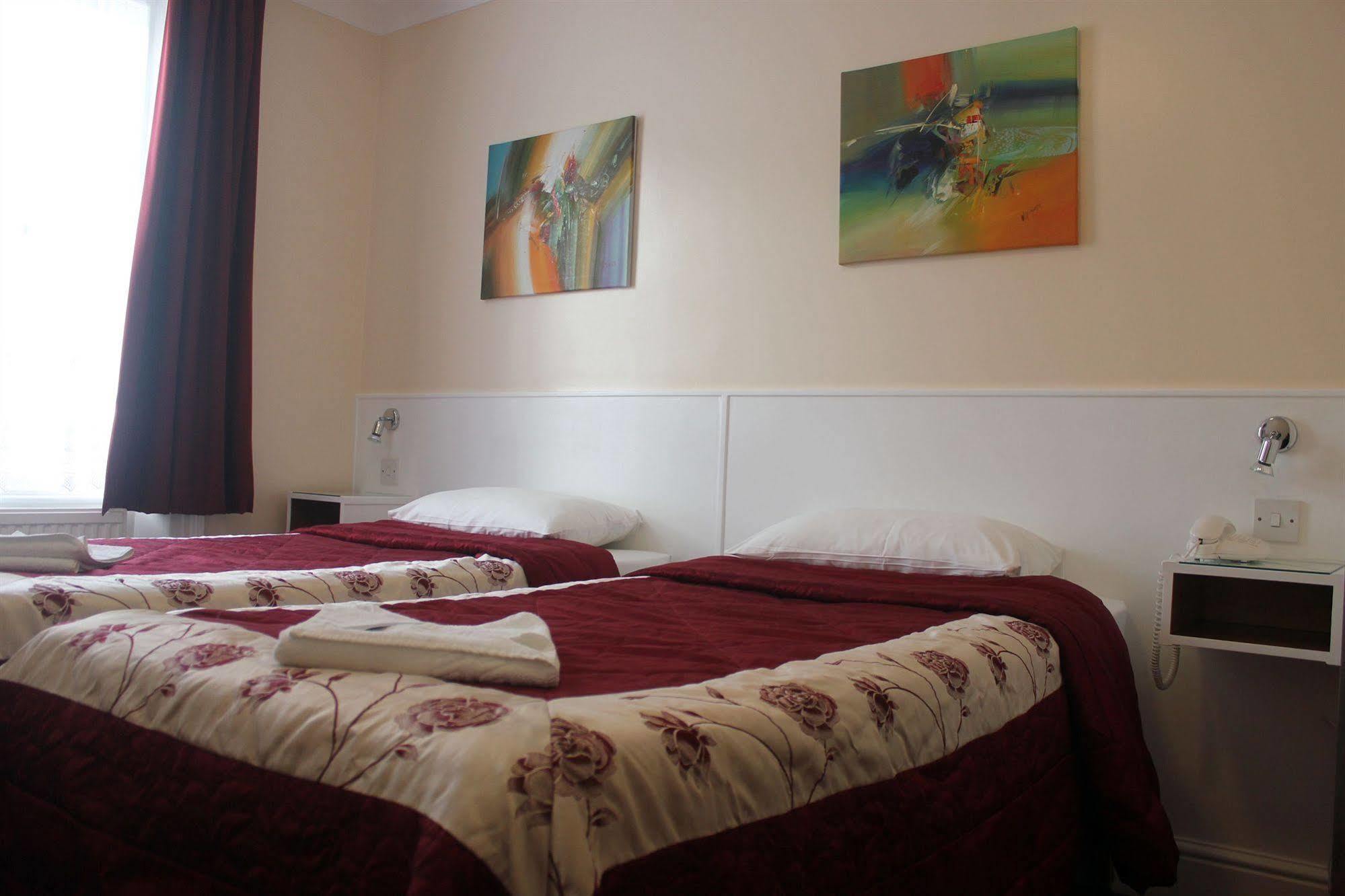 Melbourne House Hotell 3*