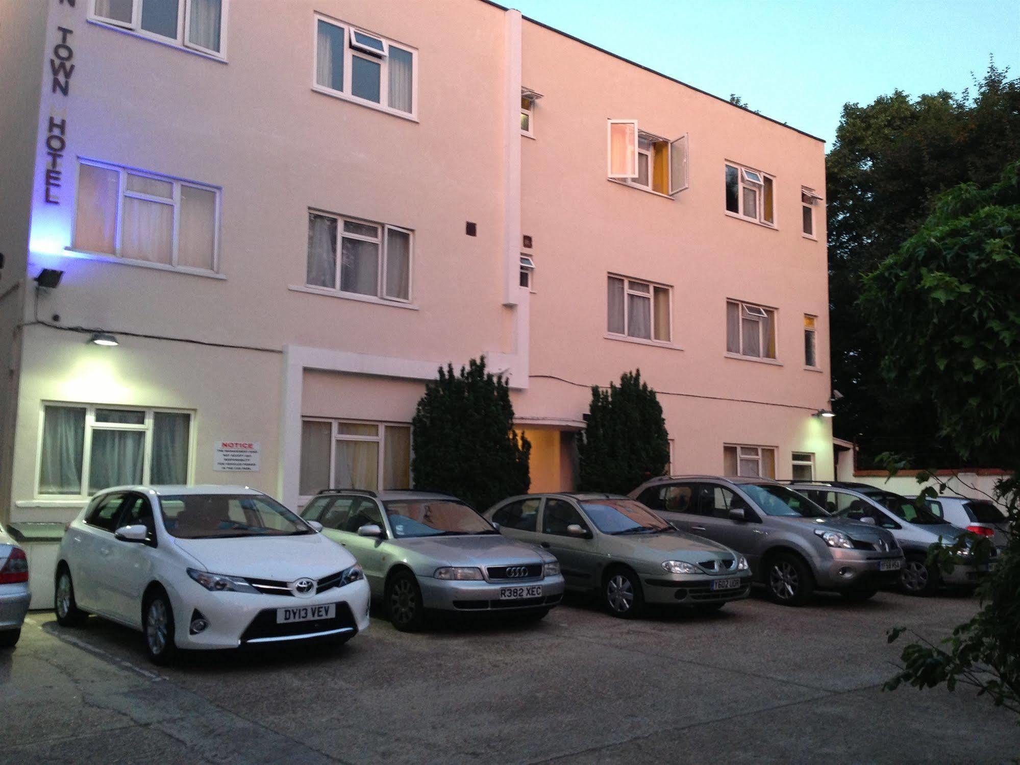 Acton Town Hotel London
