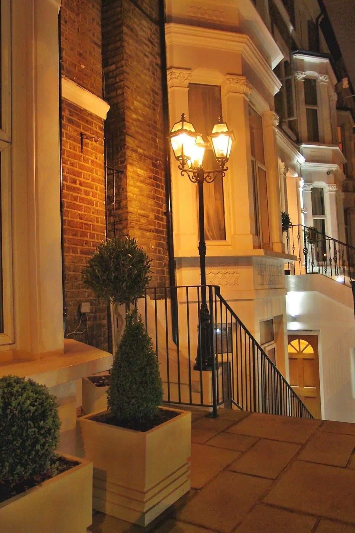 Hotel 65 2*