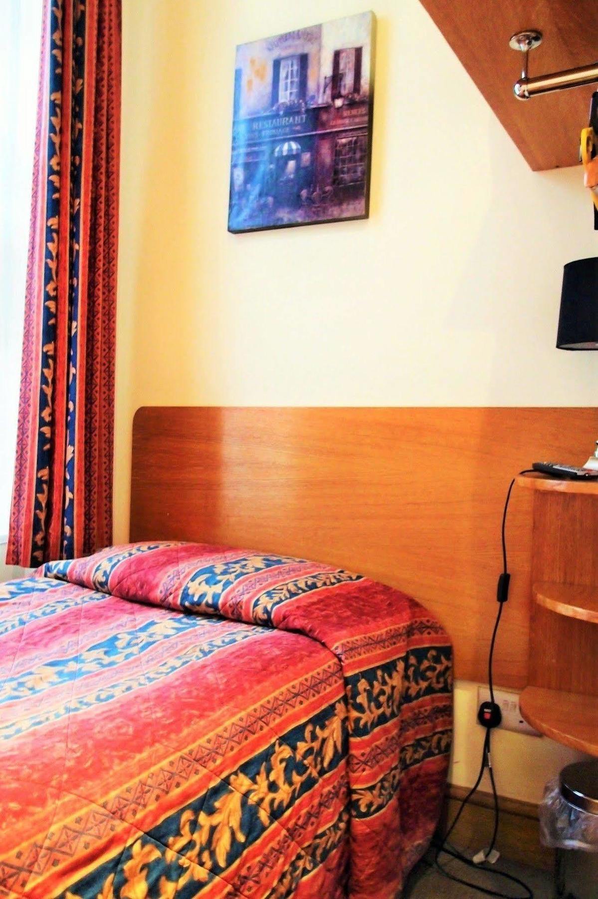 65 Hotel 2*