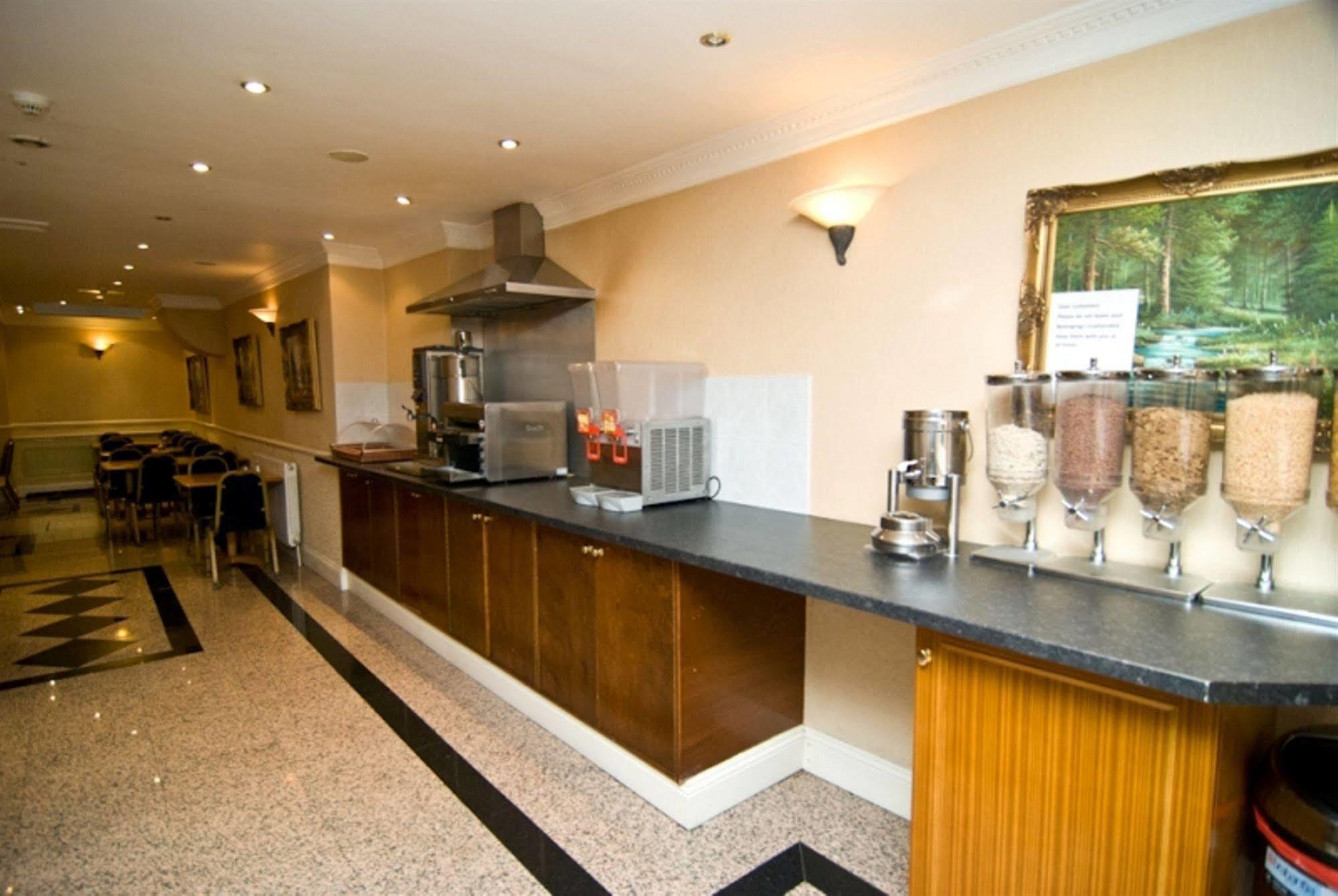 Alexandra Hotel 3*