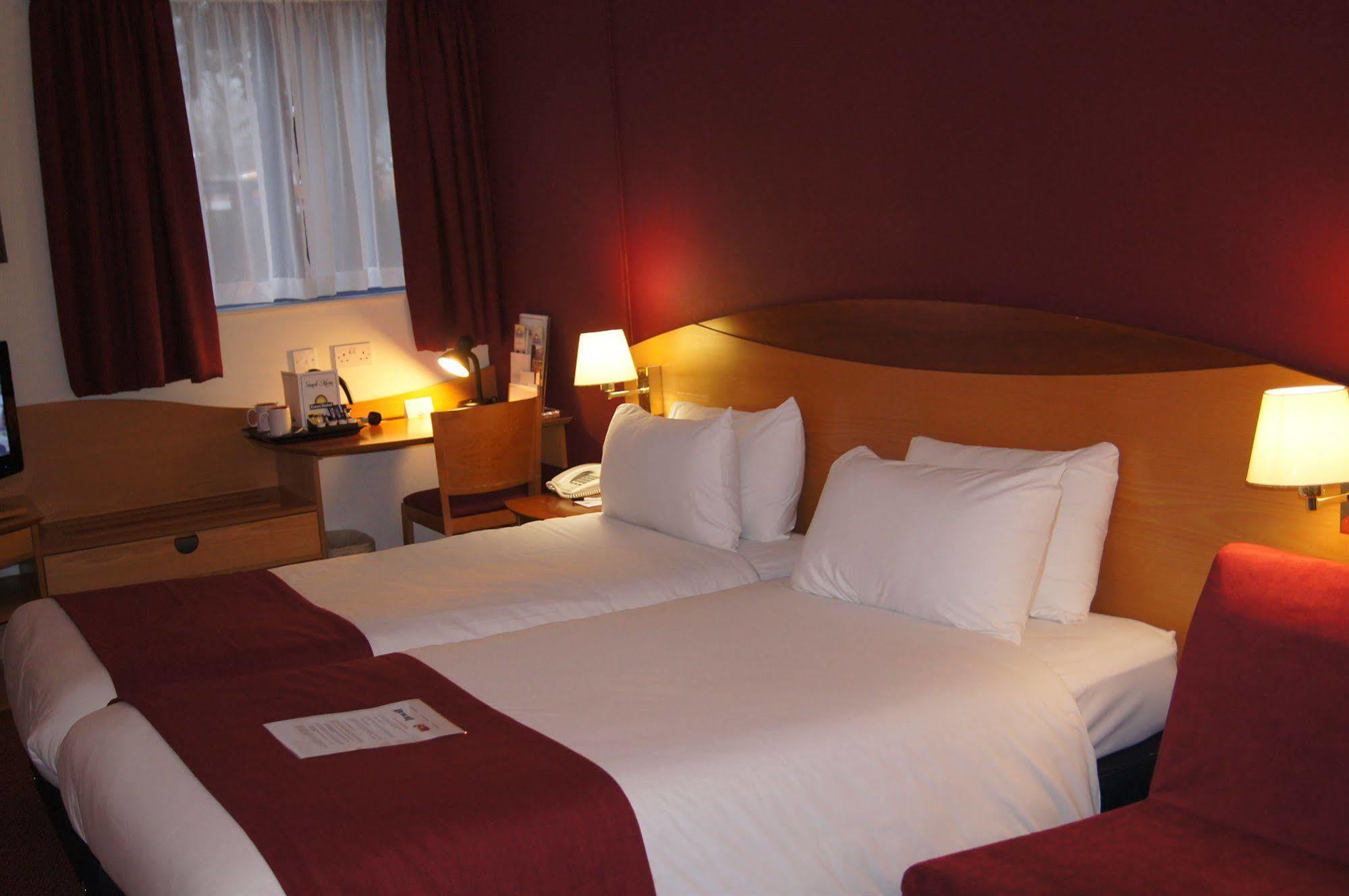Waterloo Hub And Hotel