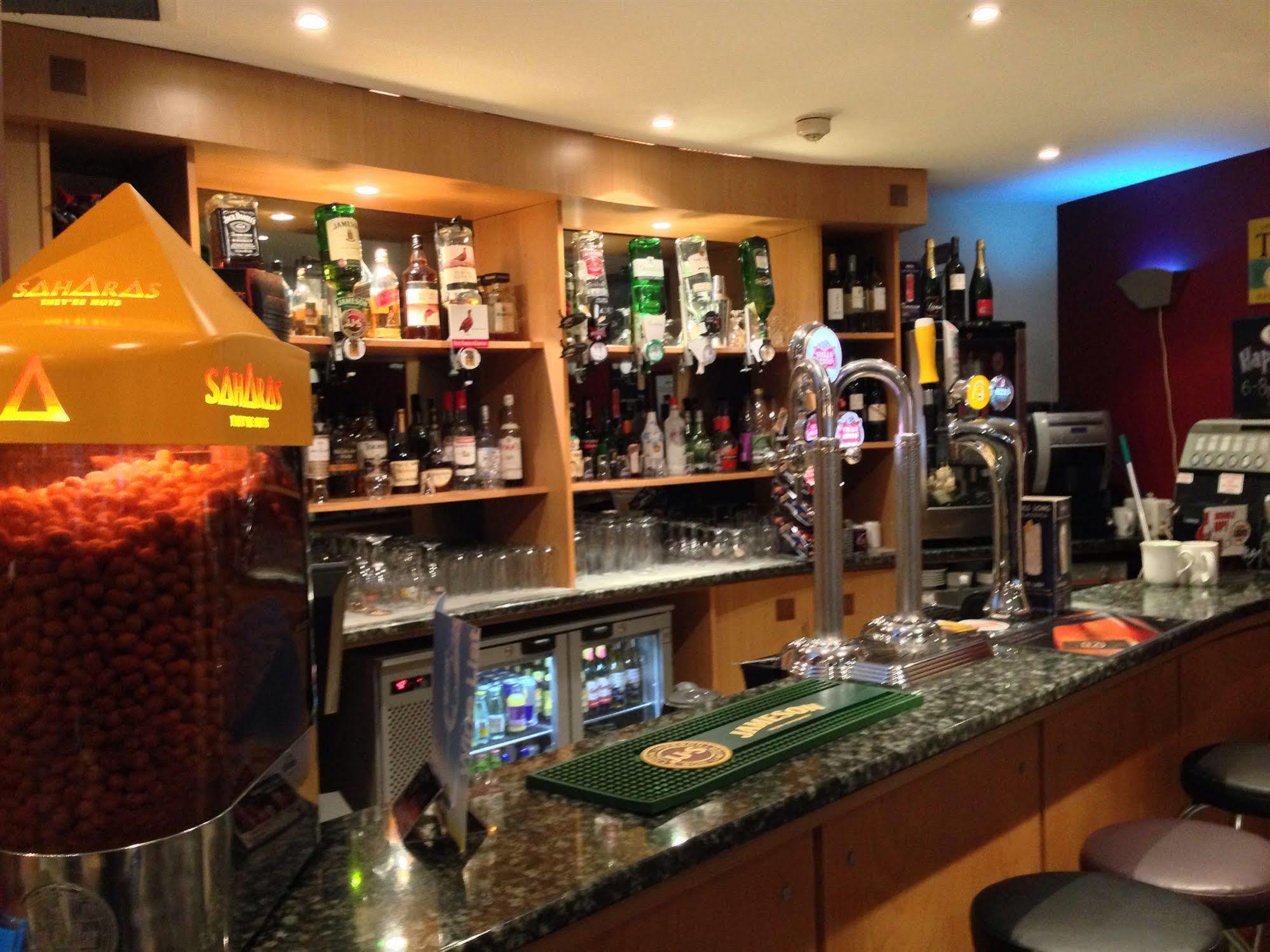 Waterloo Hub And 3*