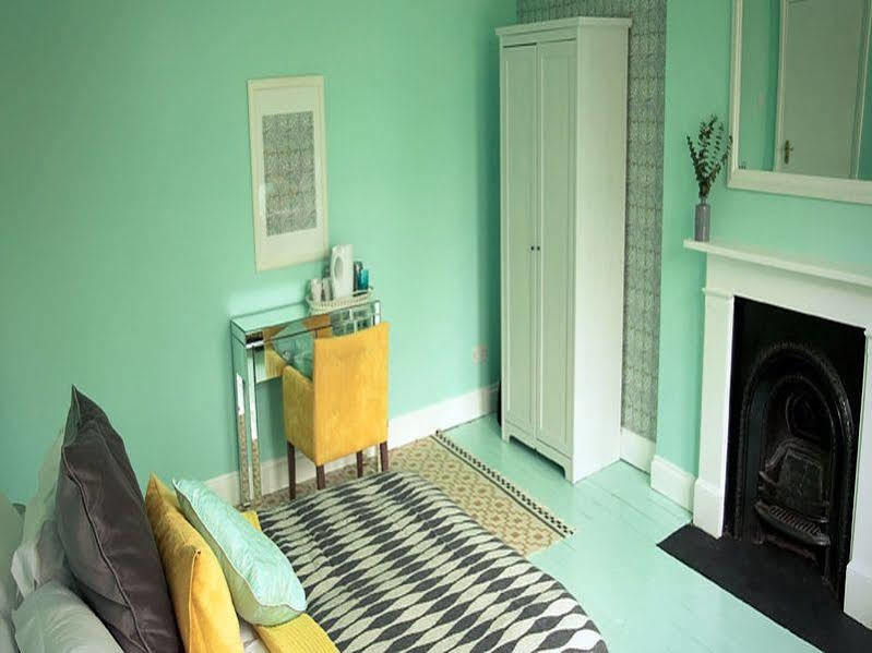 Guest house Caspian London