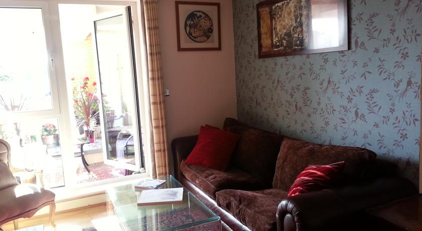 Albert Bridge Apartment