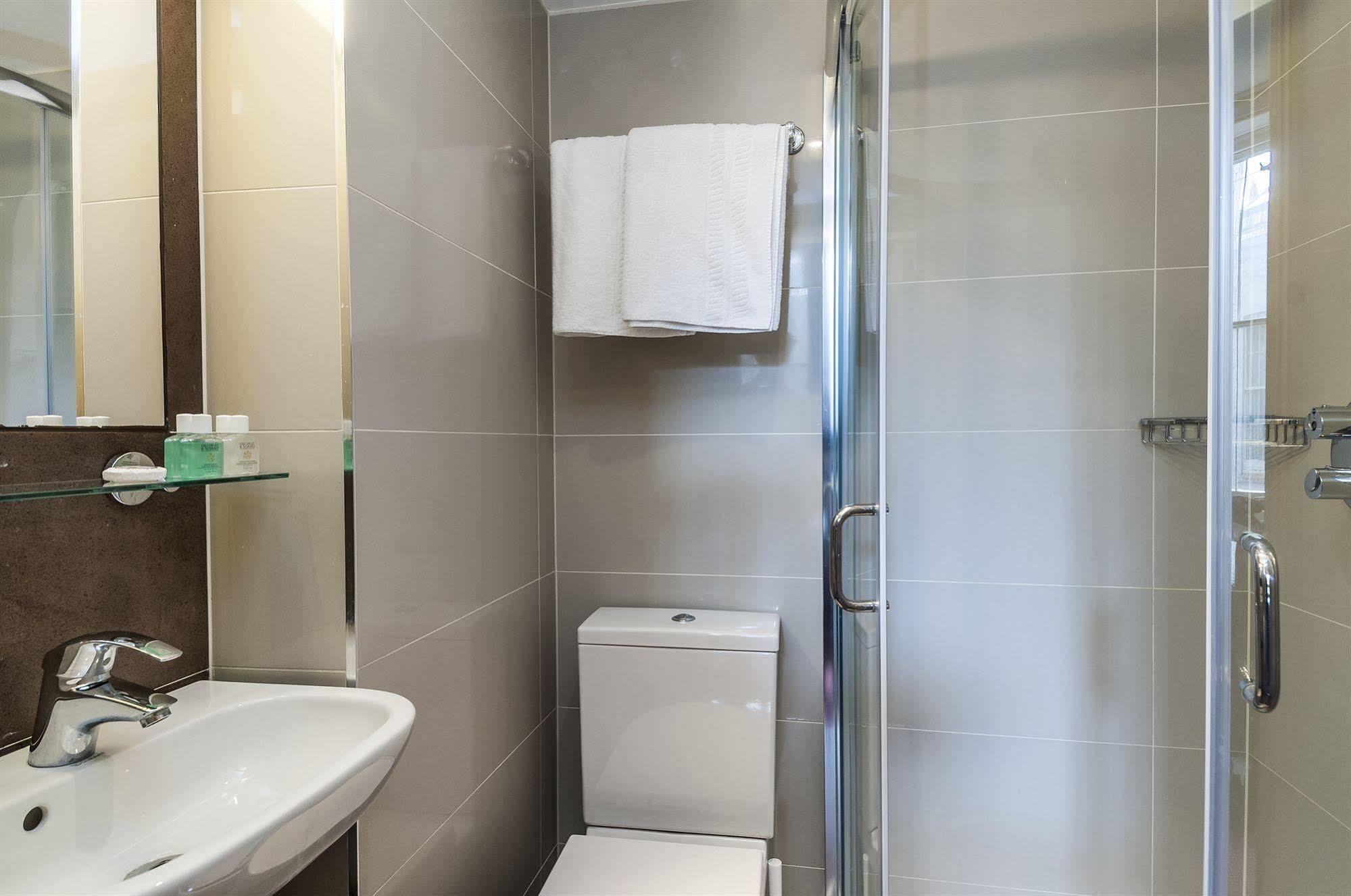 Rose Park Hotell 3*