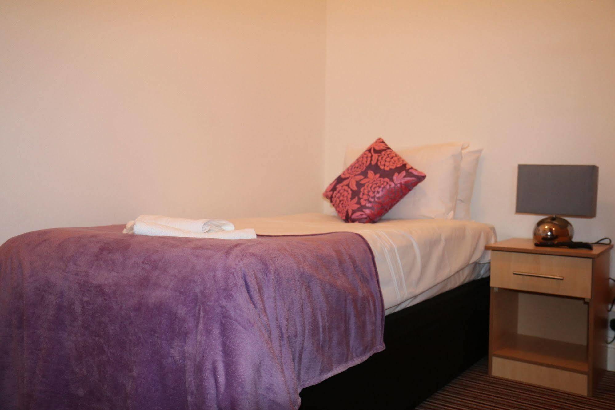 Metro House Star Hotel