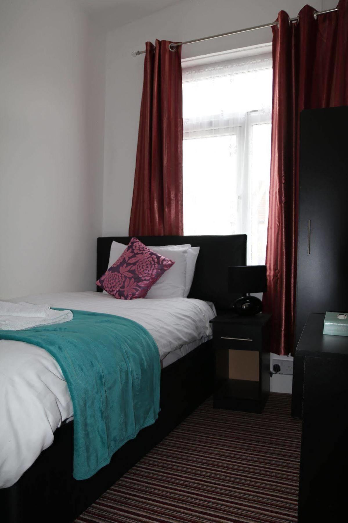 Hotel Metro House Star