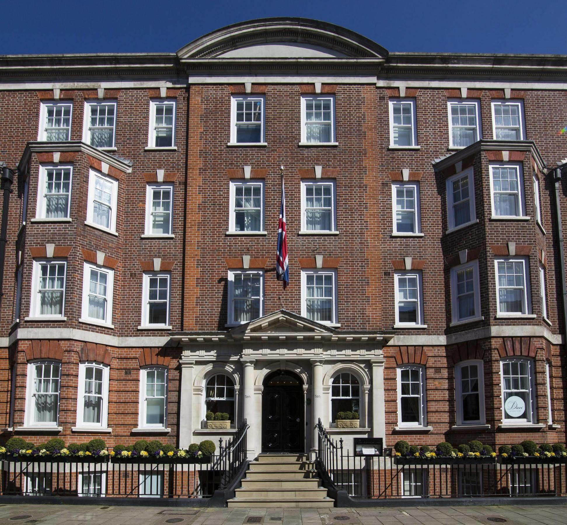 Manchester Street 4*