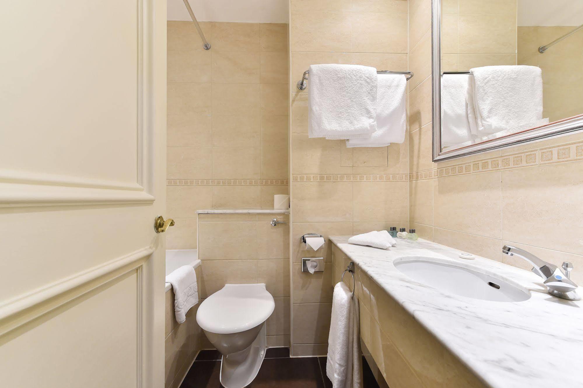 Park Lane Mews 4*