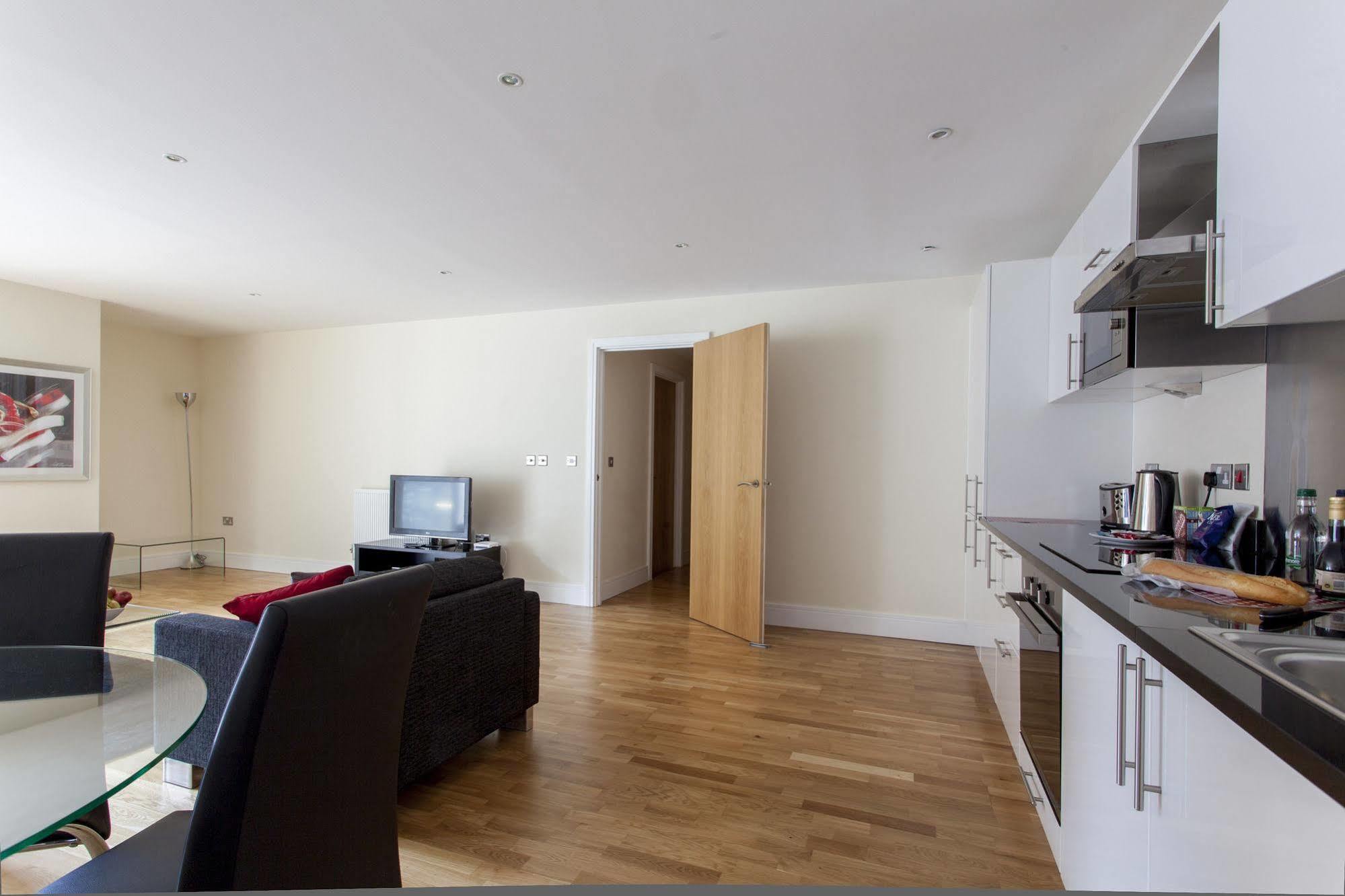 Lanterns Court By Bridgestreet Apartment