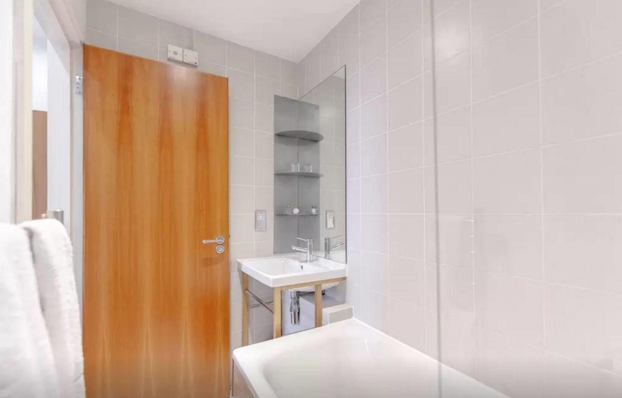 Princes Square Apartment *