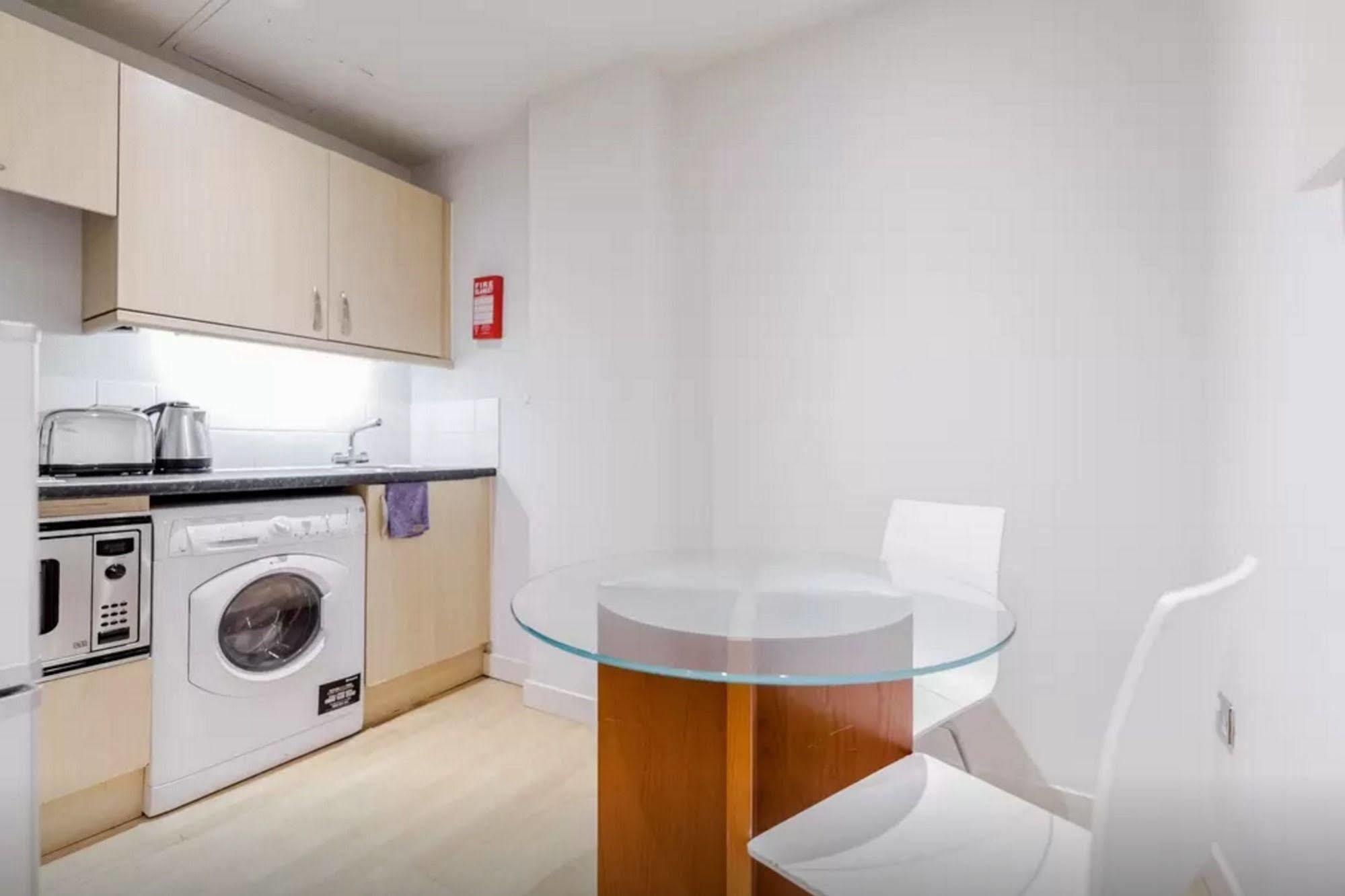 Princes Square Apartment *