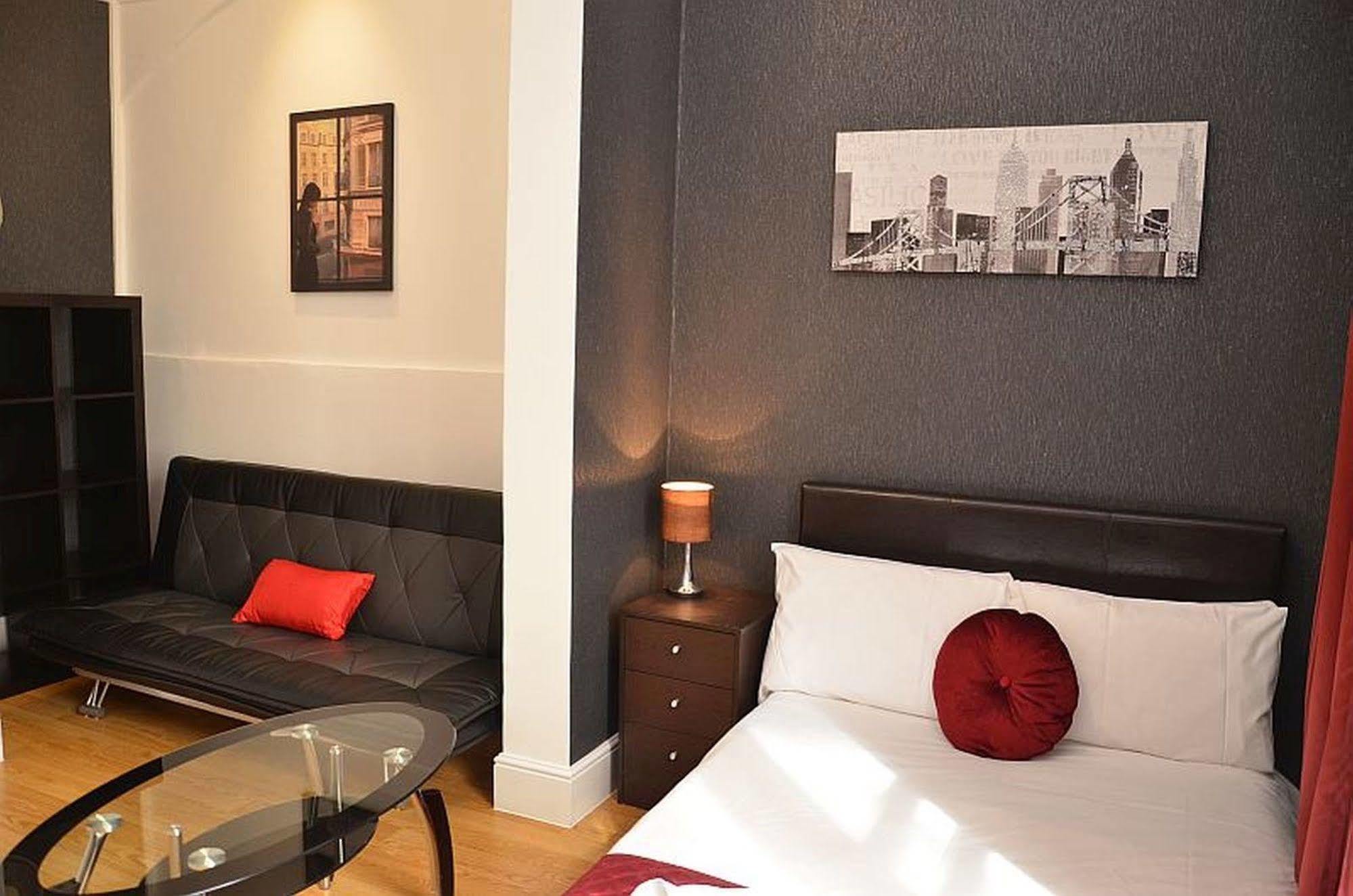 Hyde Park Apartment *